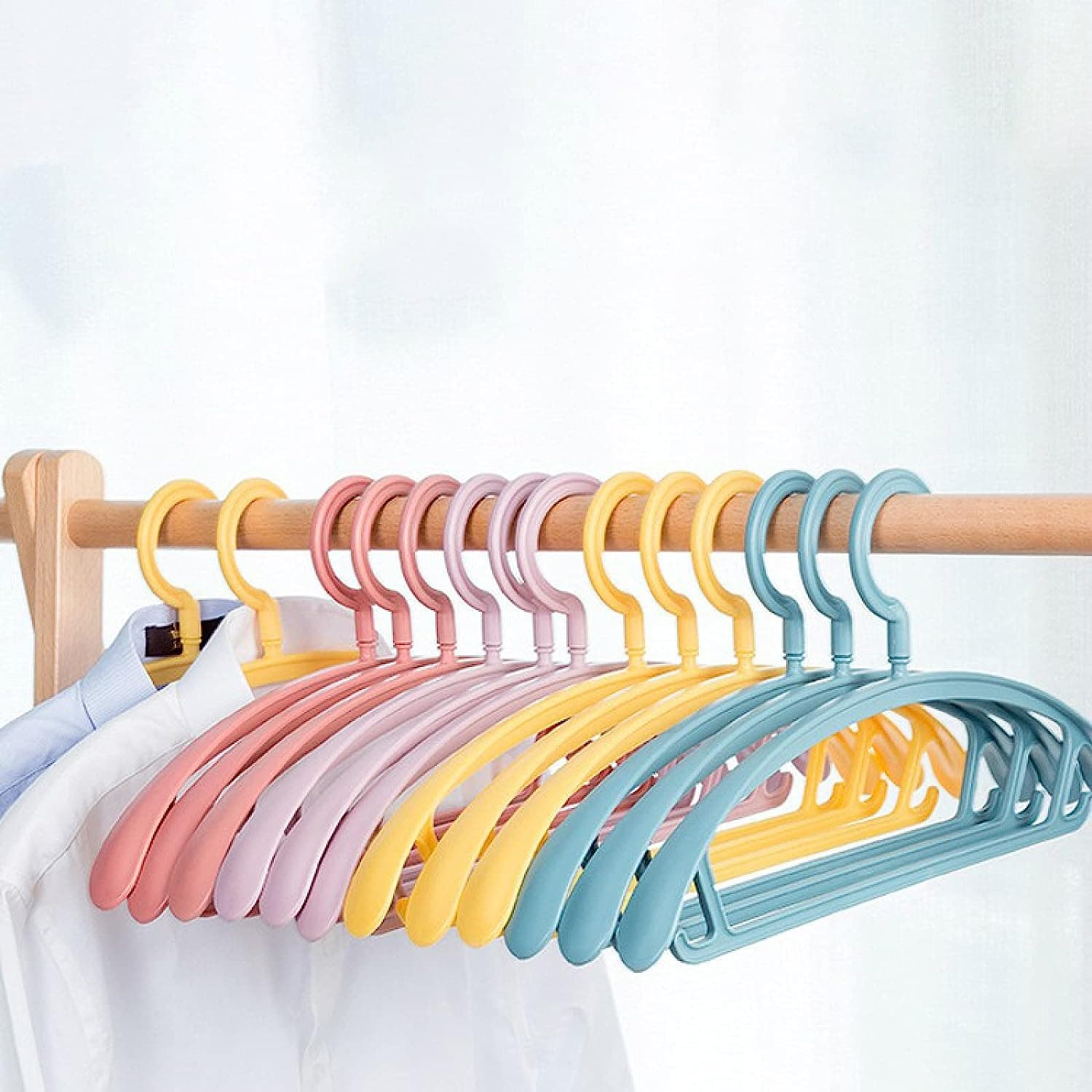 Plastic Clothes Hangers, Slim & Durable Space-Saving Hangers (10 Pack) thumbnail 4