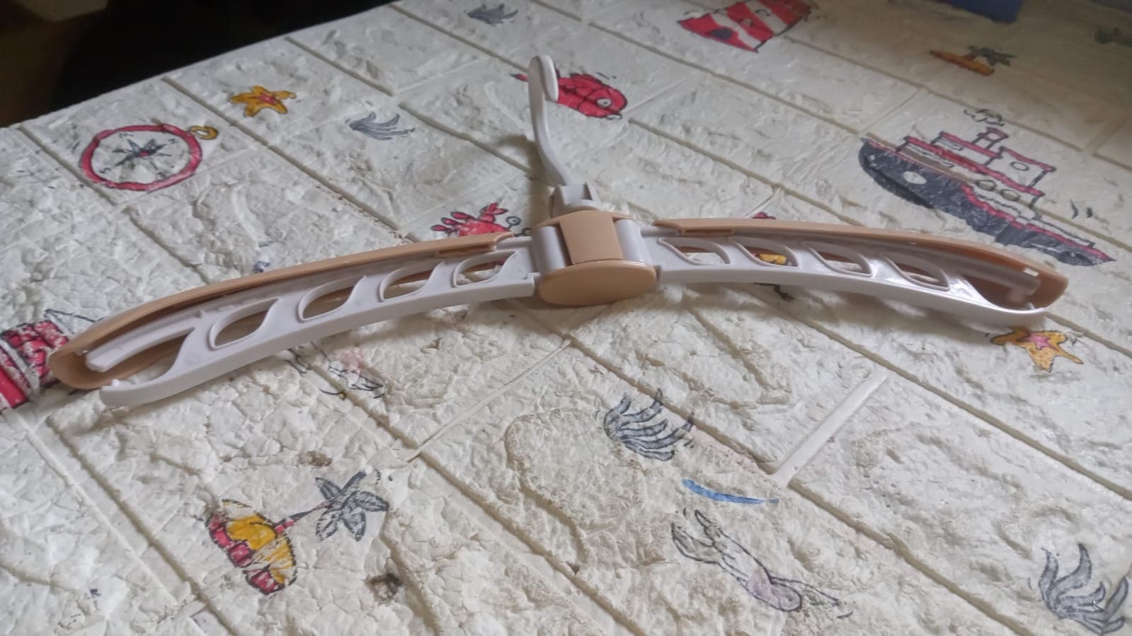 Portable Folding Clothes Hanger (1 Pc): 360° Rotation, Travel, Adjustable thumbnail 6