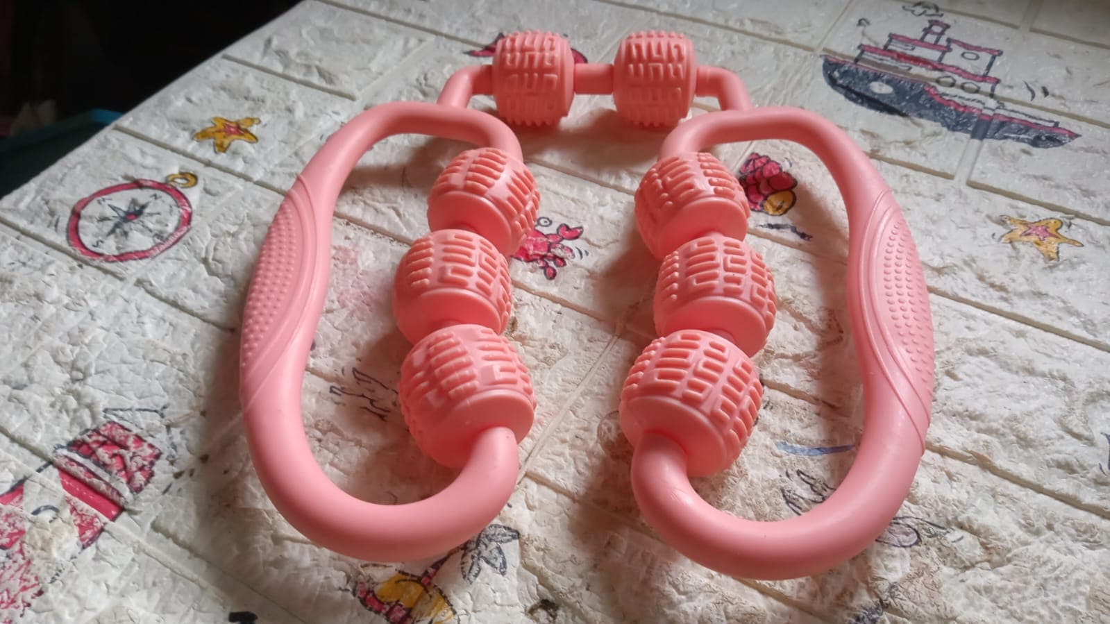 Muscle Massage Roller 8 Wheels Relieve Soreness Leg Muscle Roller (1 Pc) thumbnail 5