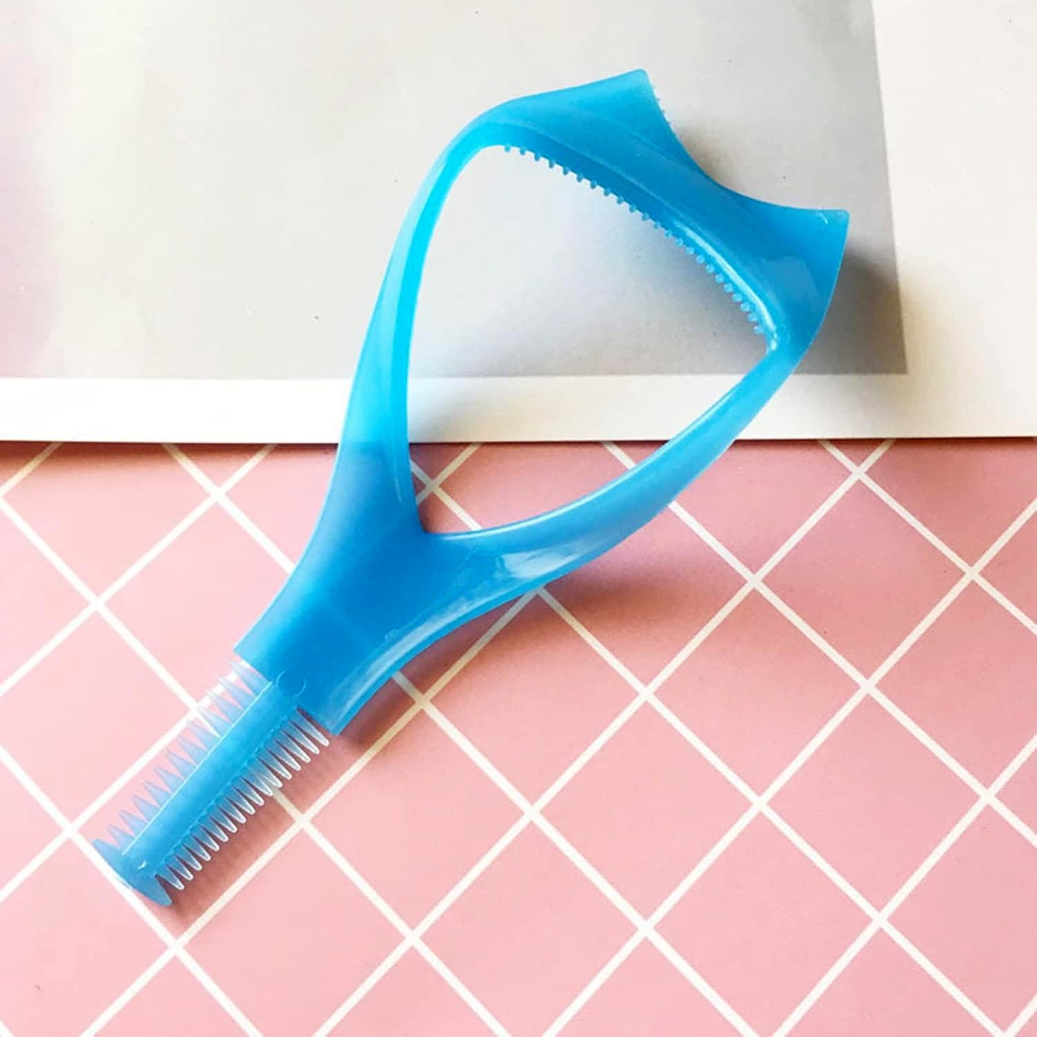 3-in-1 Plastic Eyelash Tool: Mascara Guide, Brush & Curler (1 Pc) thumbnail 3