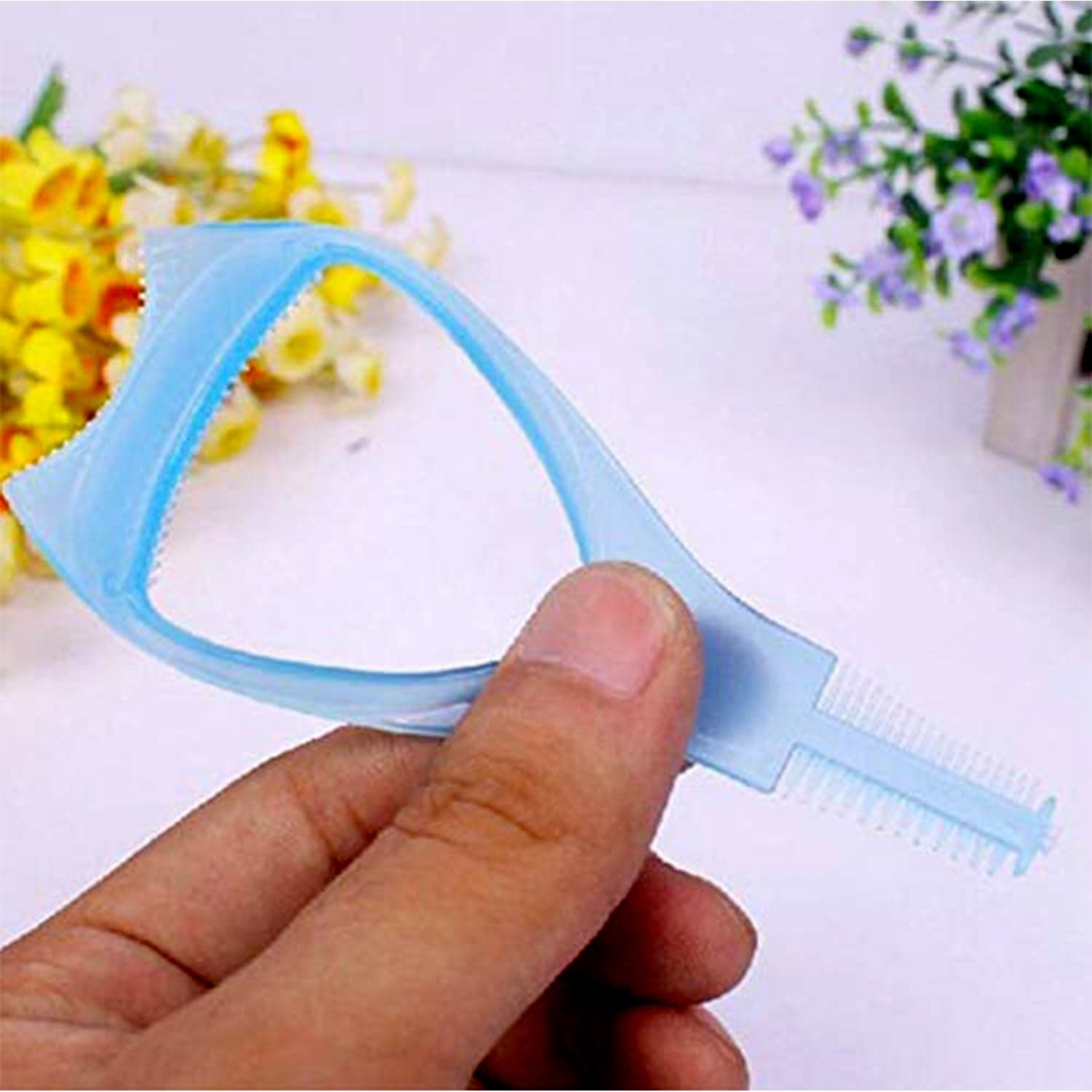 3-in-1 Plastic Eyelash Tool: Mascara Guide, Brush & Curler (1 Pc) thumbnail 4