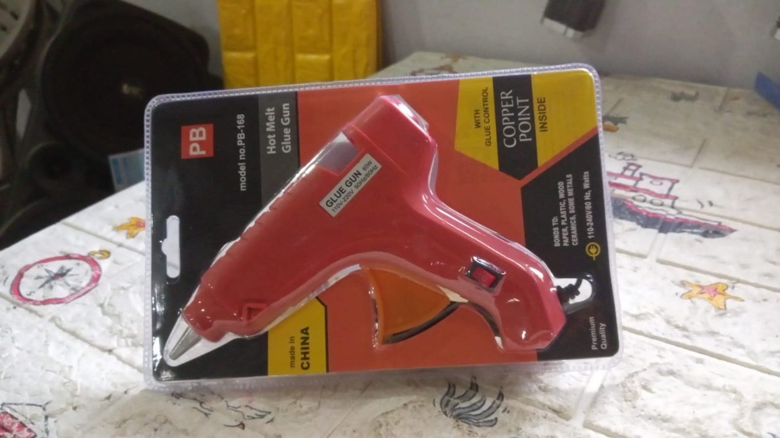 Professional 60 Watt Hot Melt Glue Gun with 5 Glue Sticks & On/Off Switch thumbnail 7