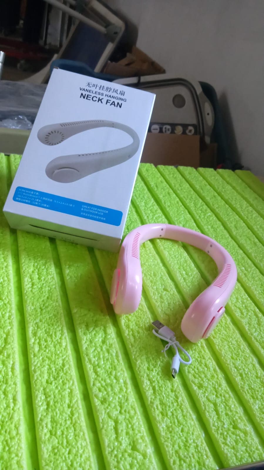 Portable Neck Fan: Holiday Hands Free Bladeless Neck Fan thumbnail 6