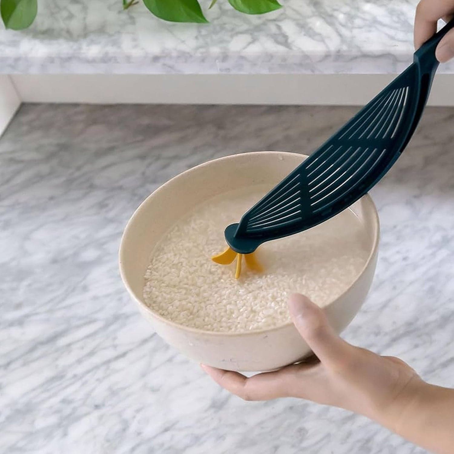 Plastic Multifunctional Kitchen Strainer Baffle Tool Handheld Filter for Rice Beans Peas (1 Pc) thumbnail 4