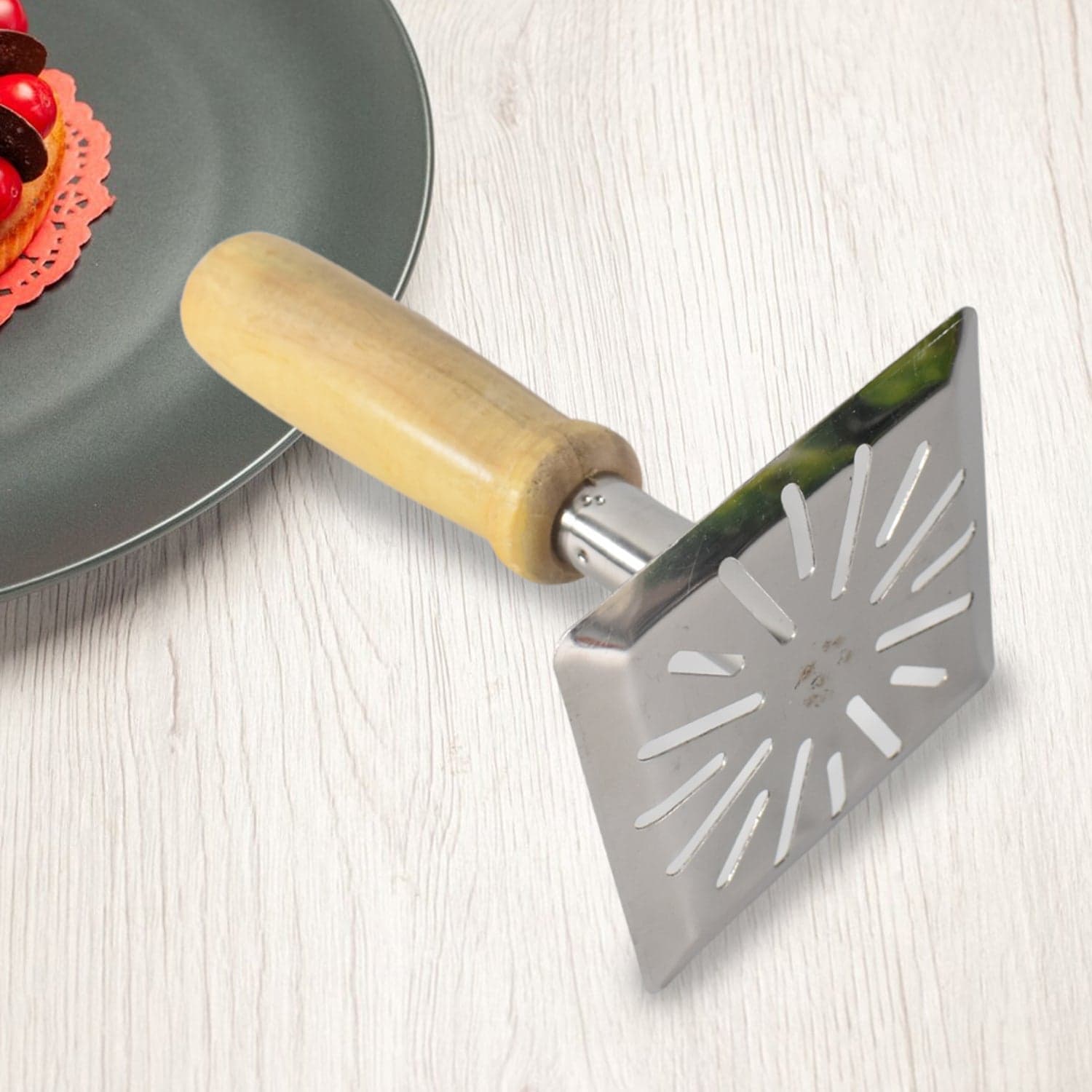 Kitchen Tools Wooden Handle Square Stainless Steel Potato Masher (1 Pc) thumbnail 4
