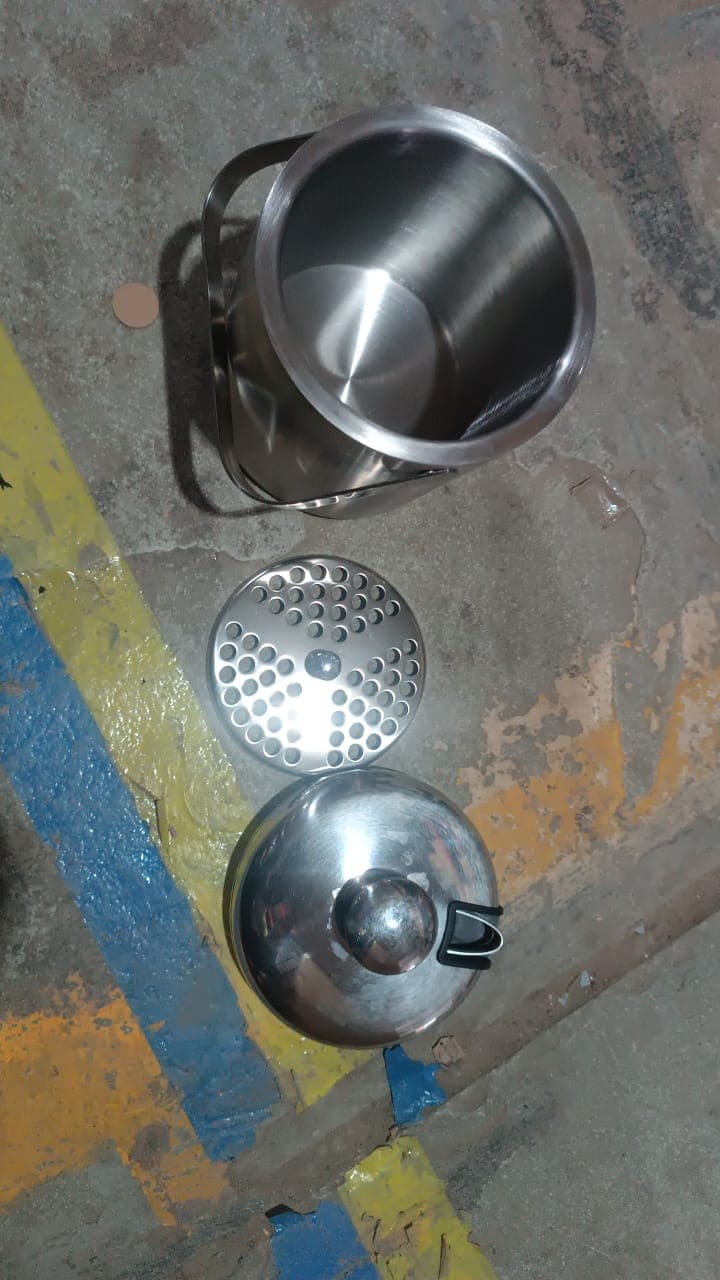 Stainless Steel Ice Buckets with Lid (1.3 Liters Approx) thumbnail 7