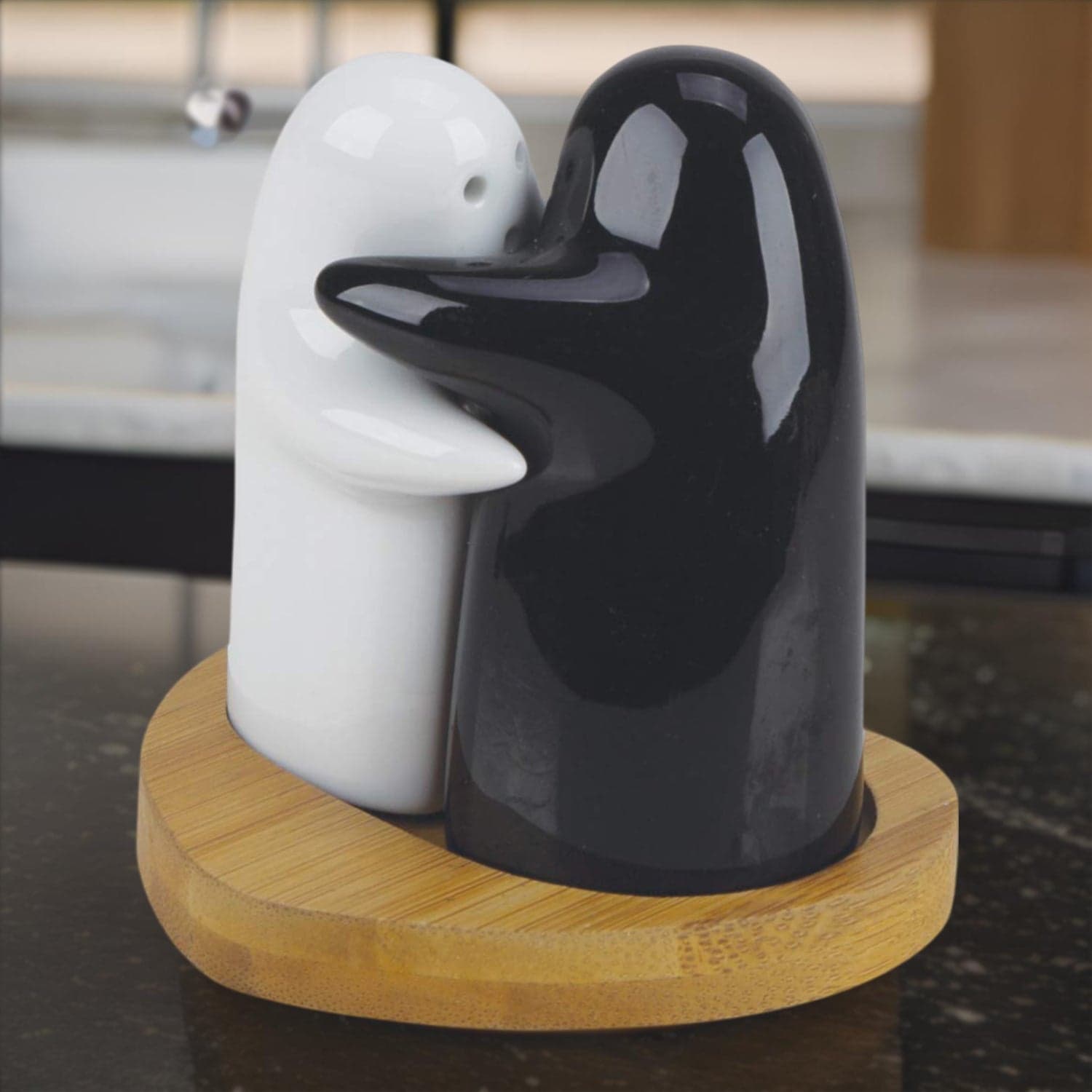 Salt and Pepper Seasoning and Spice Shakers Cute Plastic (2 Pcs Set) thumbnail 4