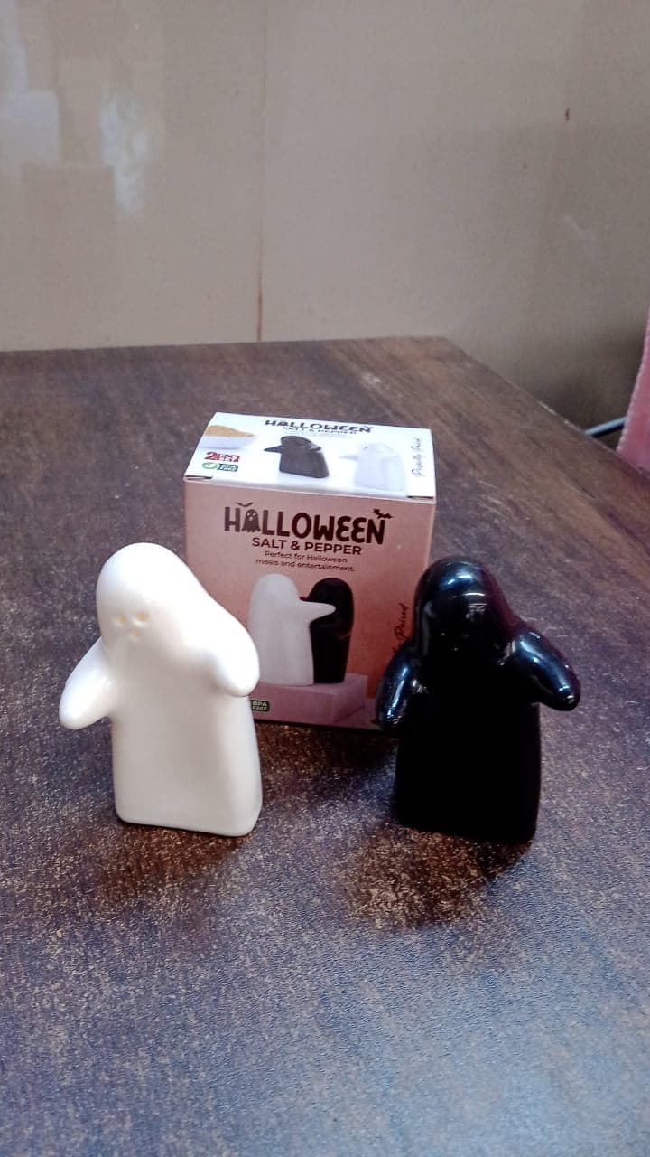 Salt and Pepper Seasoning and Spice Shakers Cute Plastic (2 Pcs Set) thumbnail 7