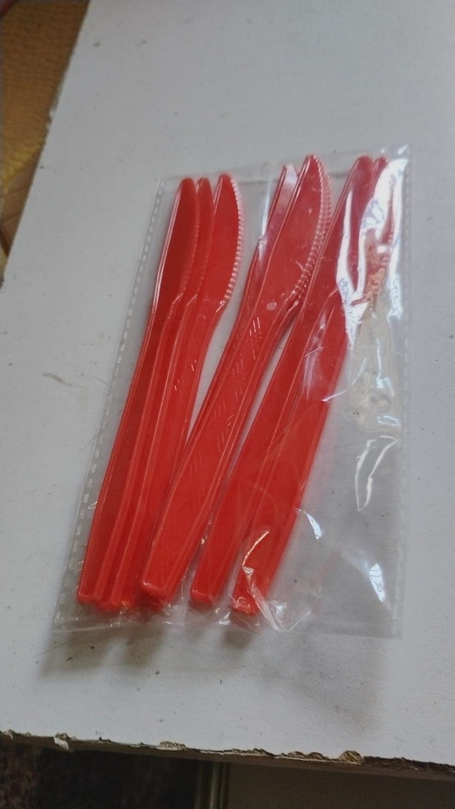 Durable Plastic Knives 8 Pc thumbnail 6