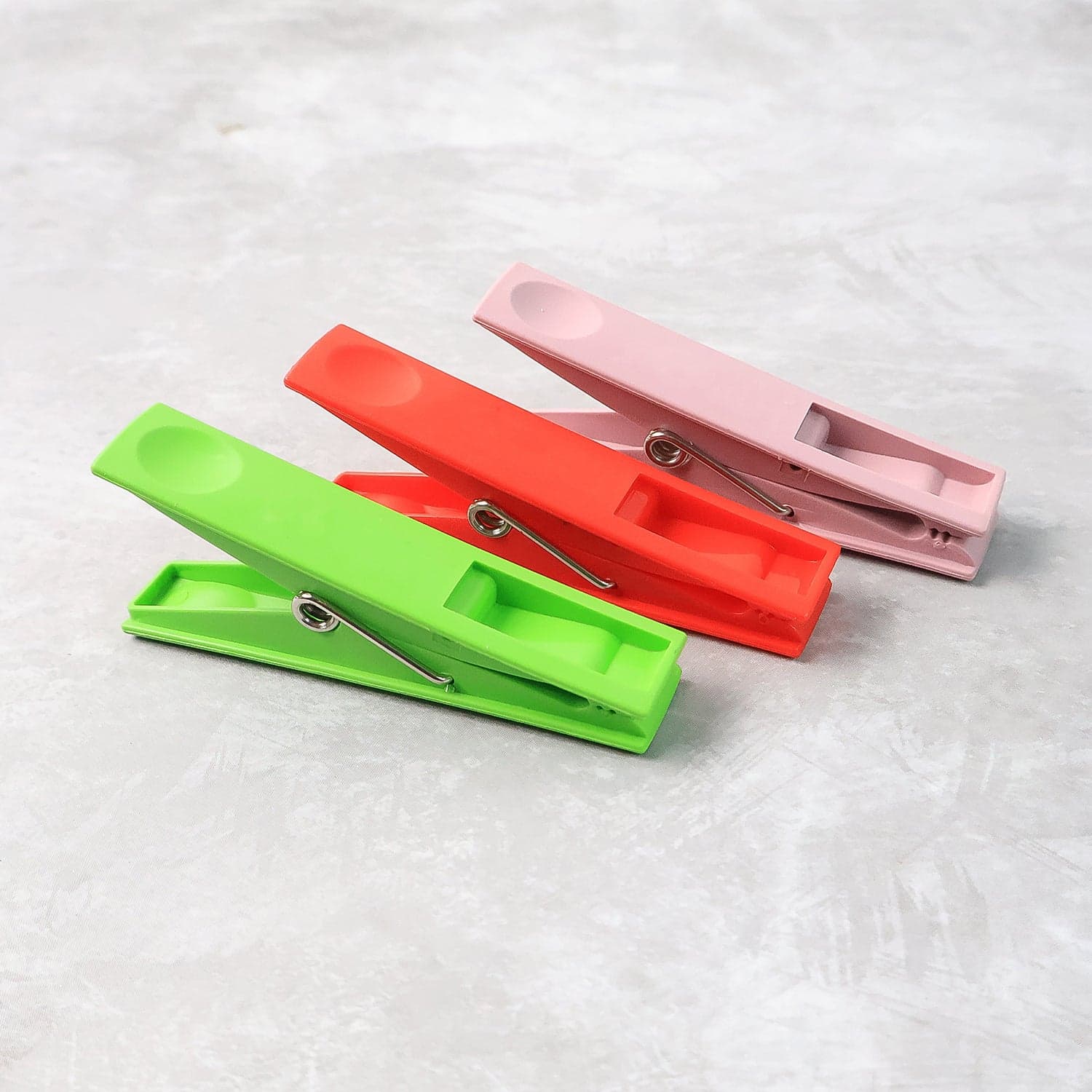Durable Cloth Clips Set thumbnail 6