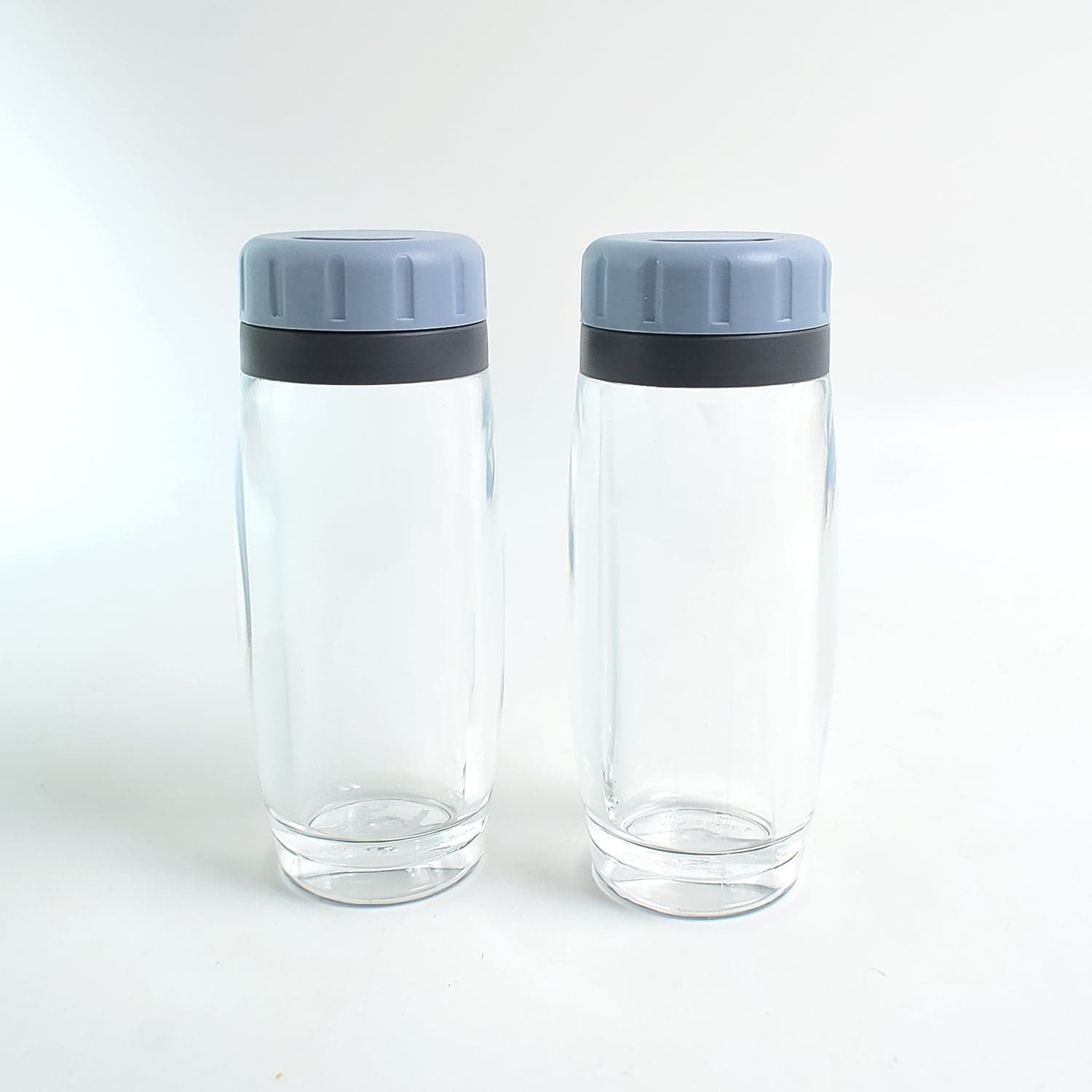 Apex Acrylic Salt And Pepper Shaker Set Of 2 thumbnail 4