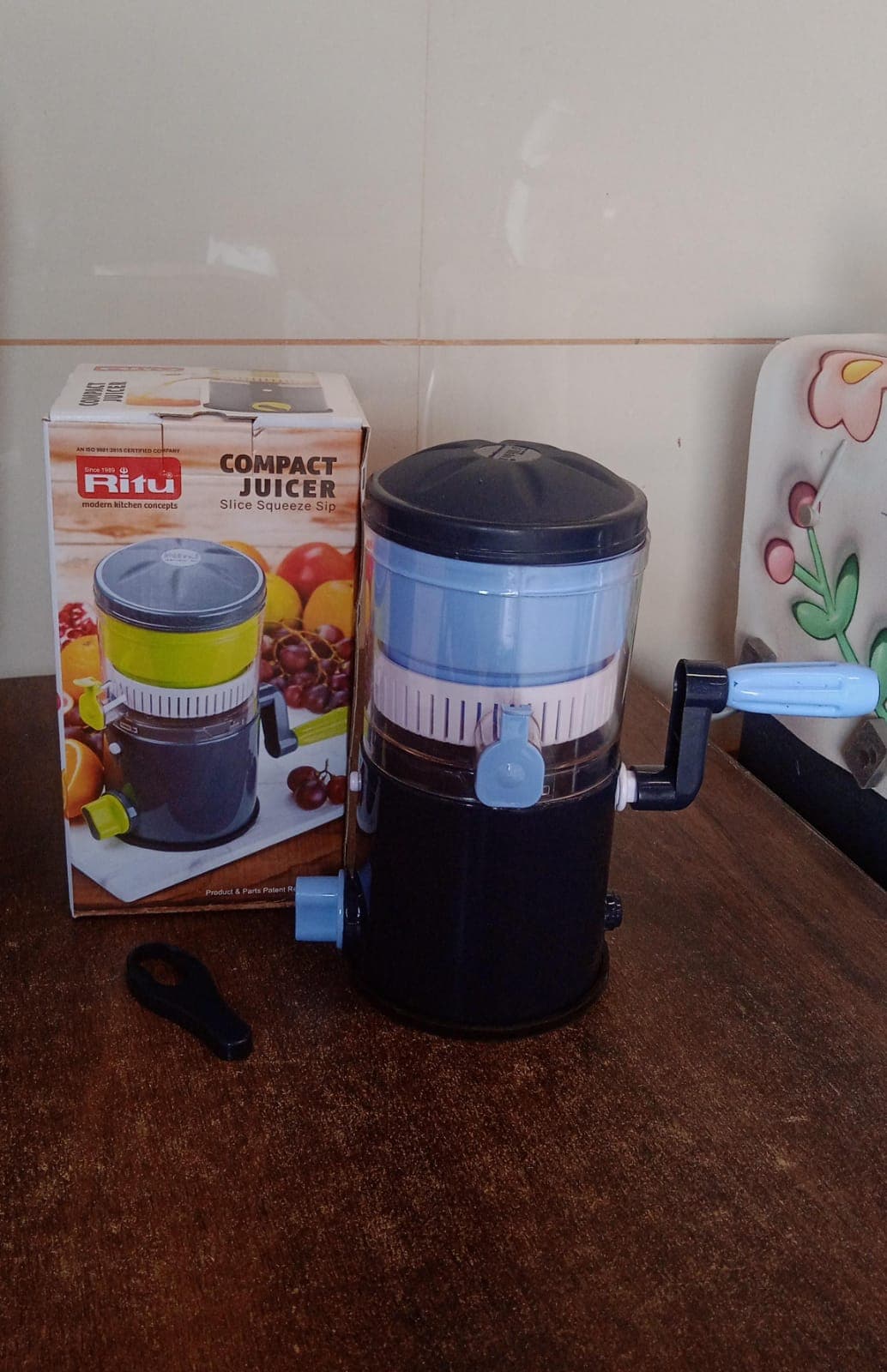Hand Operated Compact Manual Juicer thumbnail 7