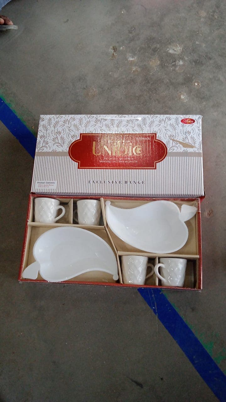 Unibic Ceramic Tea Cups With Plastic Leaf Shape tray / Platter (6 Pcs Set) thumbnail 9
