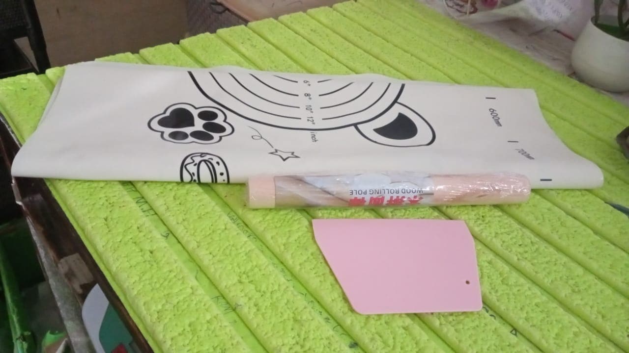 3 In 1 Heavy Silicone Baking Mat With Wooden Belan & Cake Scraper (3 Pcs Set / 70—50 CM) thumbnail 7