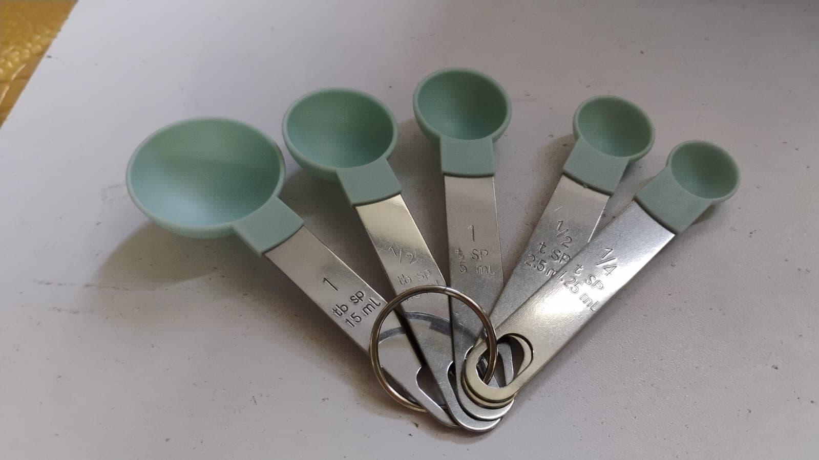 Stainless Steel and Plastics Measuring Spoon (Set of 5 Pc) thumbnail 3