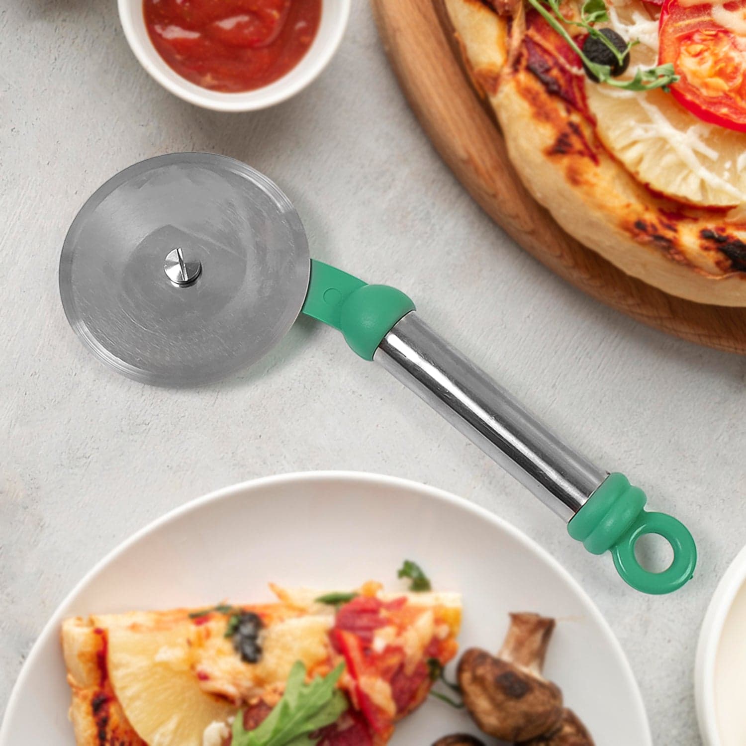 Kitchen Stainless Steel Wheel Pizza Cutter (1 pc) thumbnail 1