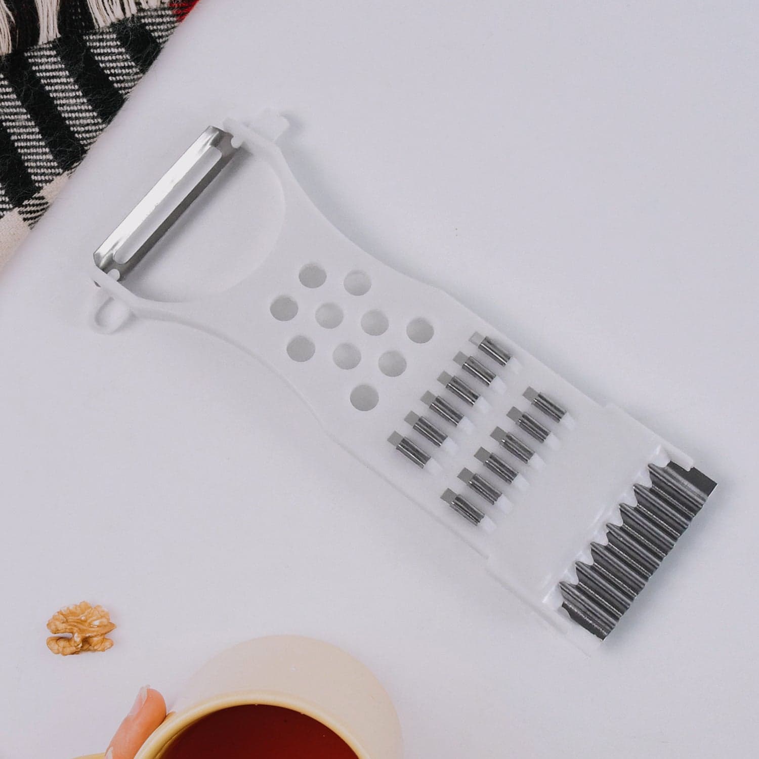 4-Piece Kitchen Cutting Set: Scissors, Peeler, Grater / Slicer, and Knife thumbnail 6