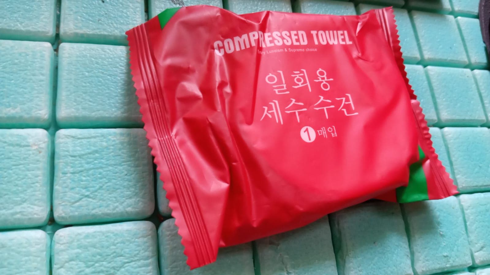 Compressed Towels Portable Disposable Compressed Cotton Coin Tissue Towel For Travel thumbnail 8