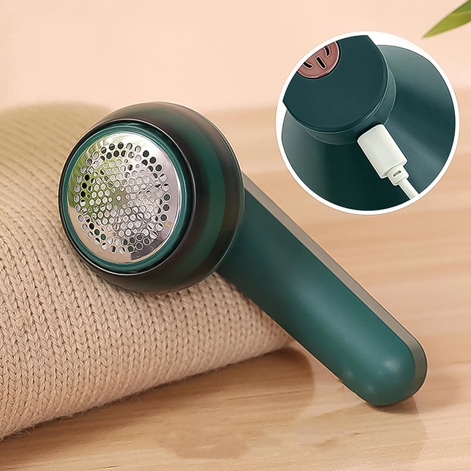 Portable Lint Remover with USB Cable (1 Pc) thumbnail 1