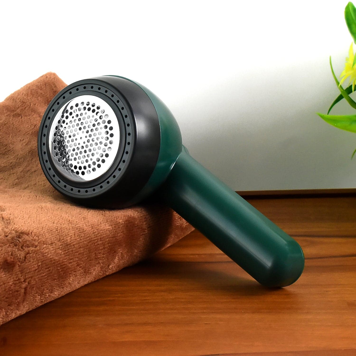 Portable Lint Remover with USB Cable (1 Pc) thumbnail 3