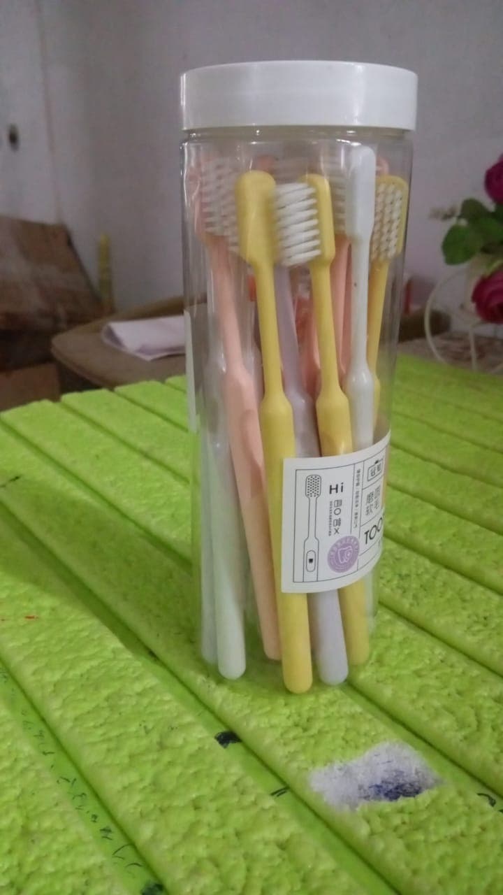 Plastic Toothbrush With Plastic Round Box (20 pcs Set) thumbnail 8