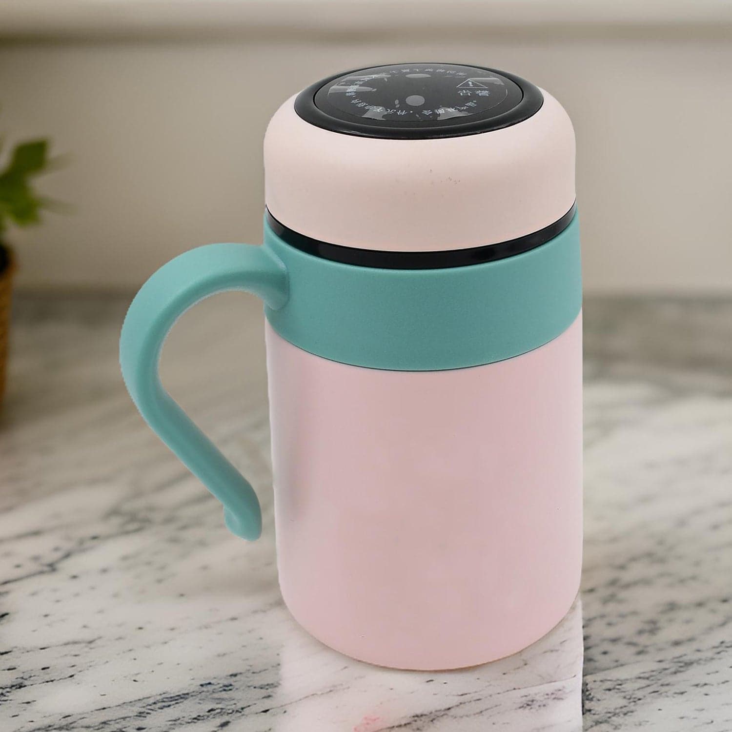 Smart Vacuum Insulated Water Bottle with LED Temperature Display & Gift Color Box (600 ML Approx) thumbnail 3
