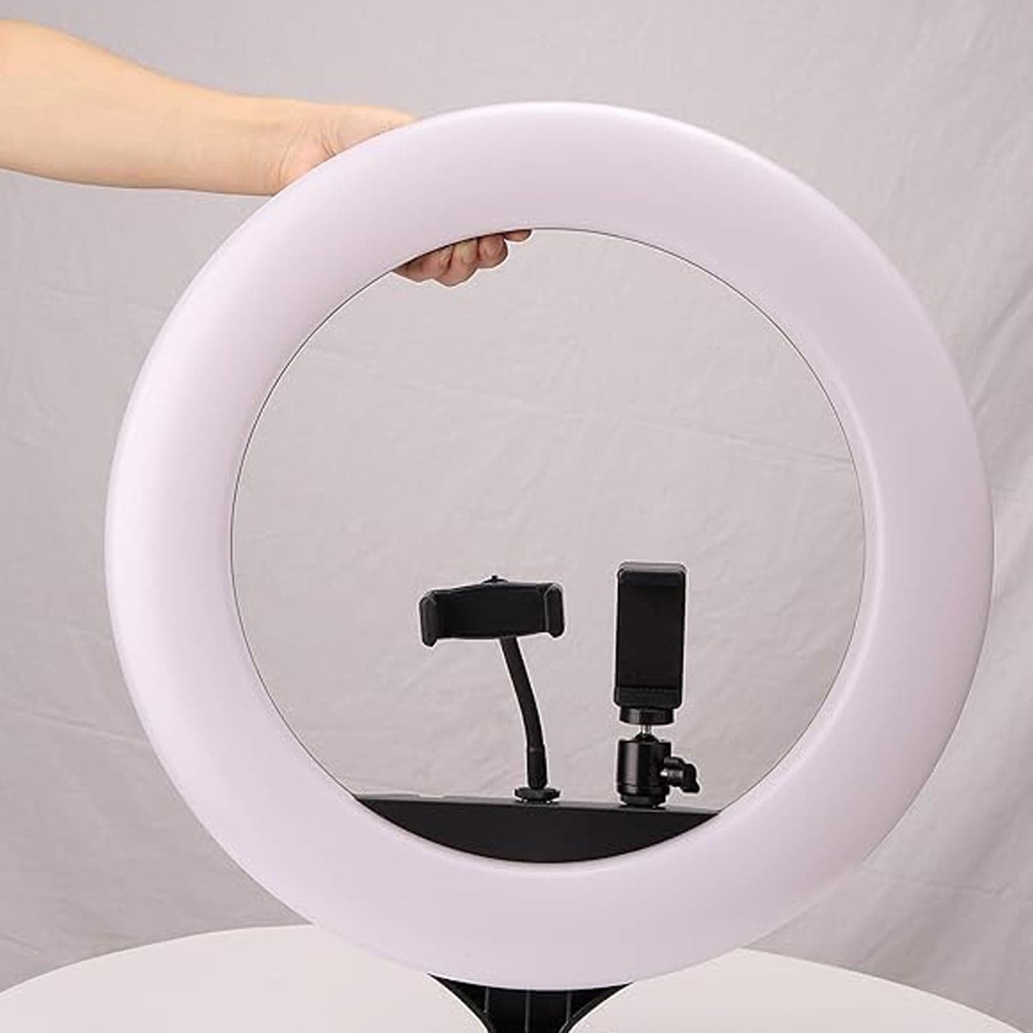 18 Inch LED Ring Light with 3 Colour Modes & 3 Mobile Holders, Remote Control (1 Set) thumbnail 5