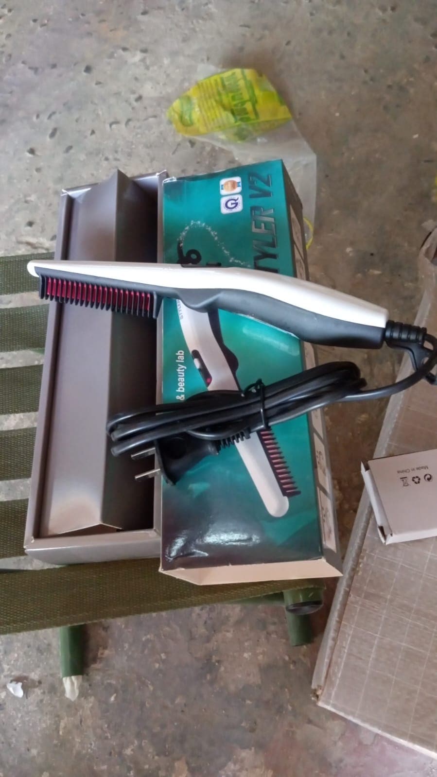 Electric Hair Straightening Comb Portable Straight Beard Comb (1 Pc) thumbnail 8
