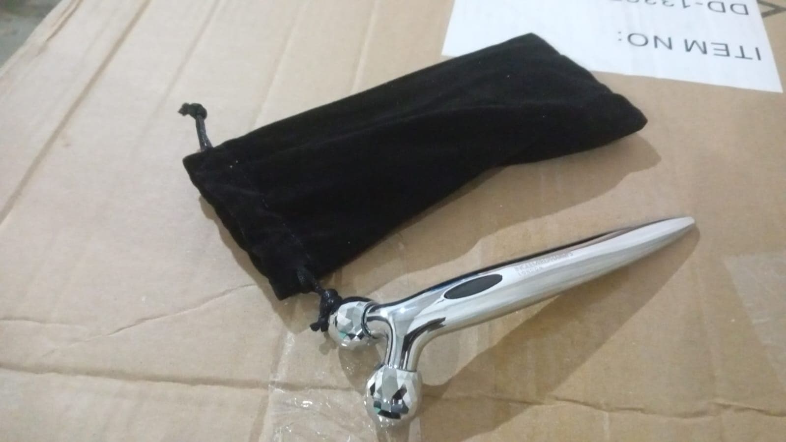 Manual Roller Face Skin Wrinkle Remover Massager (1 Pc) thumbnail 7