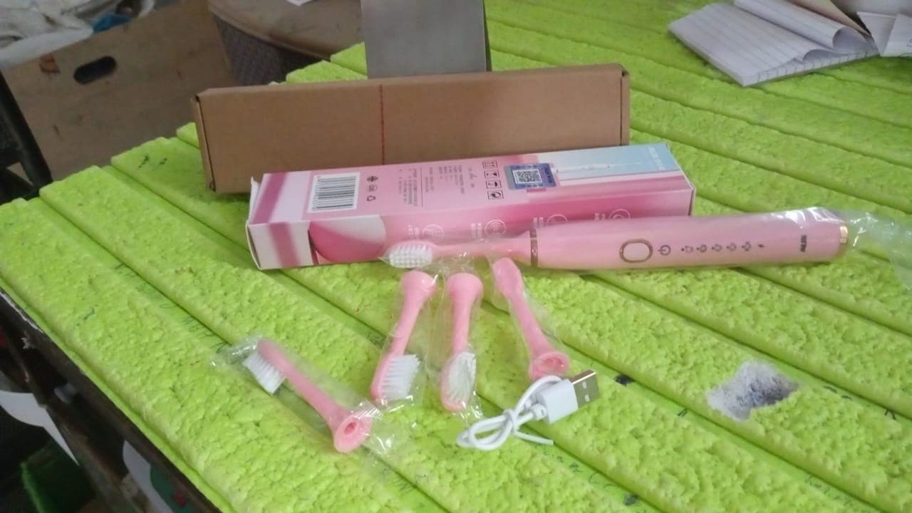 Adult Waterproof Electric Toothbrush with Extra 4 Toothbrush Head (1 Pc / USB Charging Operated / Mix Colour) thumbnail 7