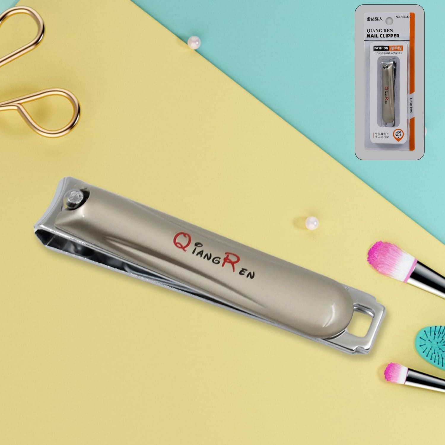 Stainless Steel Folding Portable Large Nail Clippers with Nail File (1 Pc) thumbnail 1