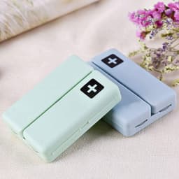 Magnetic Pill Organizer, 7 Compartments Portable Pill Case (1 Pc)