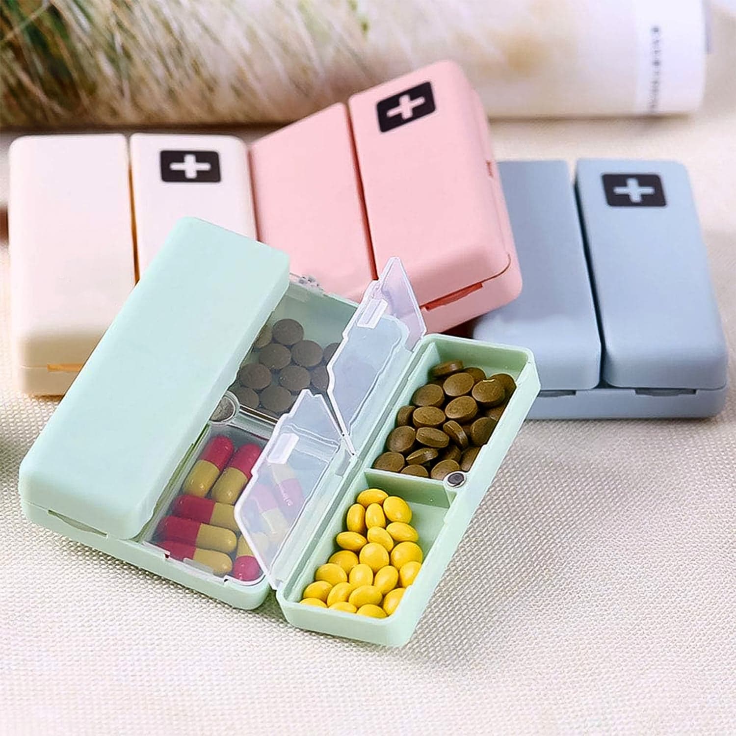 Magnetic Pill Organizer, 7 Compartments Portable Pill Case (1 Pc) thumbnail 3
