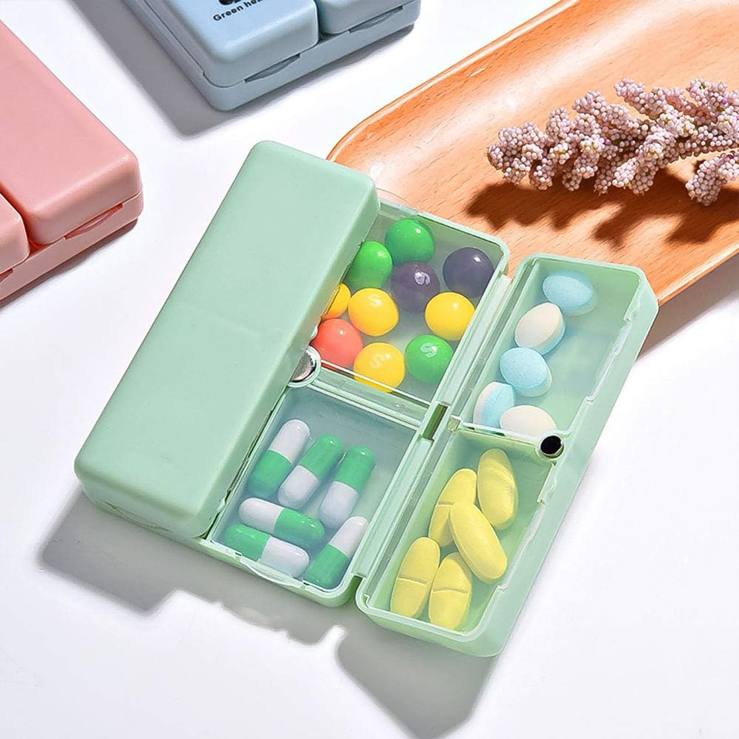 Magnetic Pill Organizer, 7 Compartments Portable Pill Case (1 Pc) thumbnail 6
