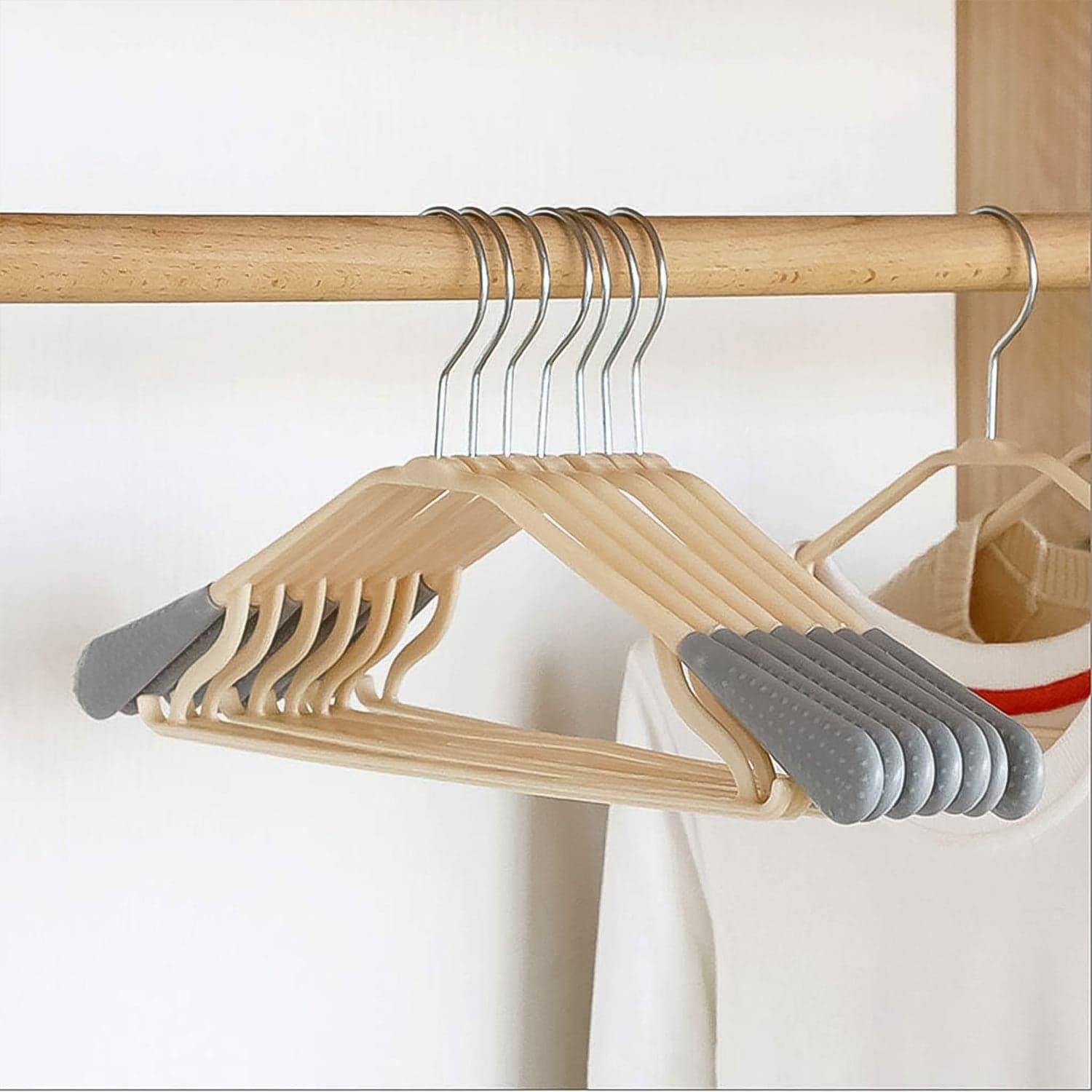PP Cloth Hanger Set of 1 with Zinc Plated Steel Hook (1 Pc) thumbnail 3
