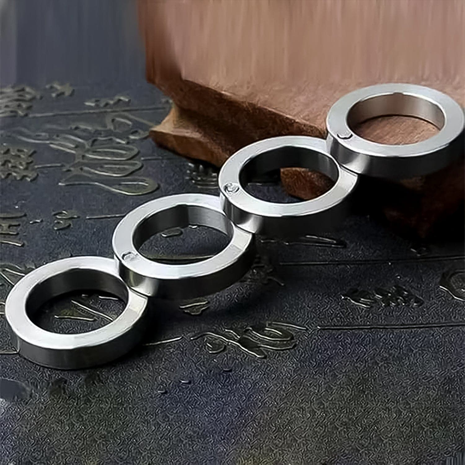 Portable 4 Finger Ring Unique Rotating Folding Ring (1 Set) thumbnail 5