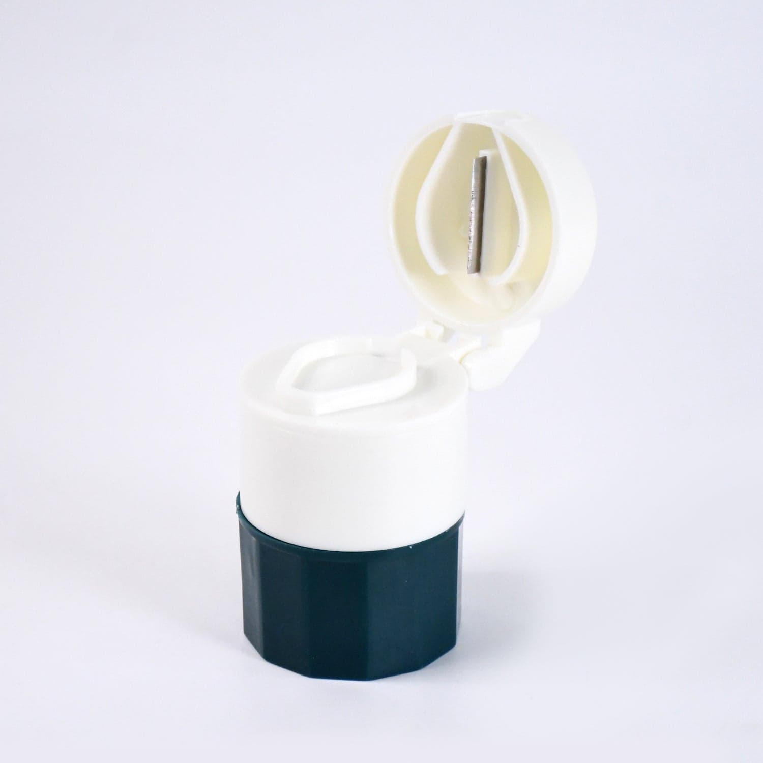 Pill Crusher and Grinder 4 in 1 Pill Crusher thumbnail 4