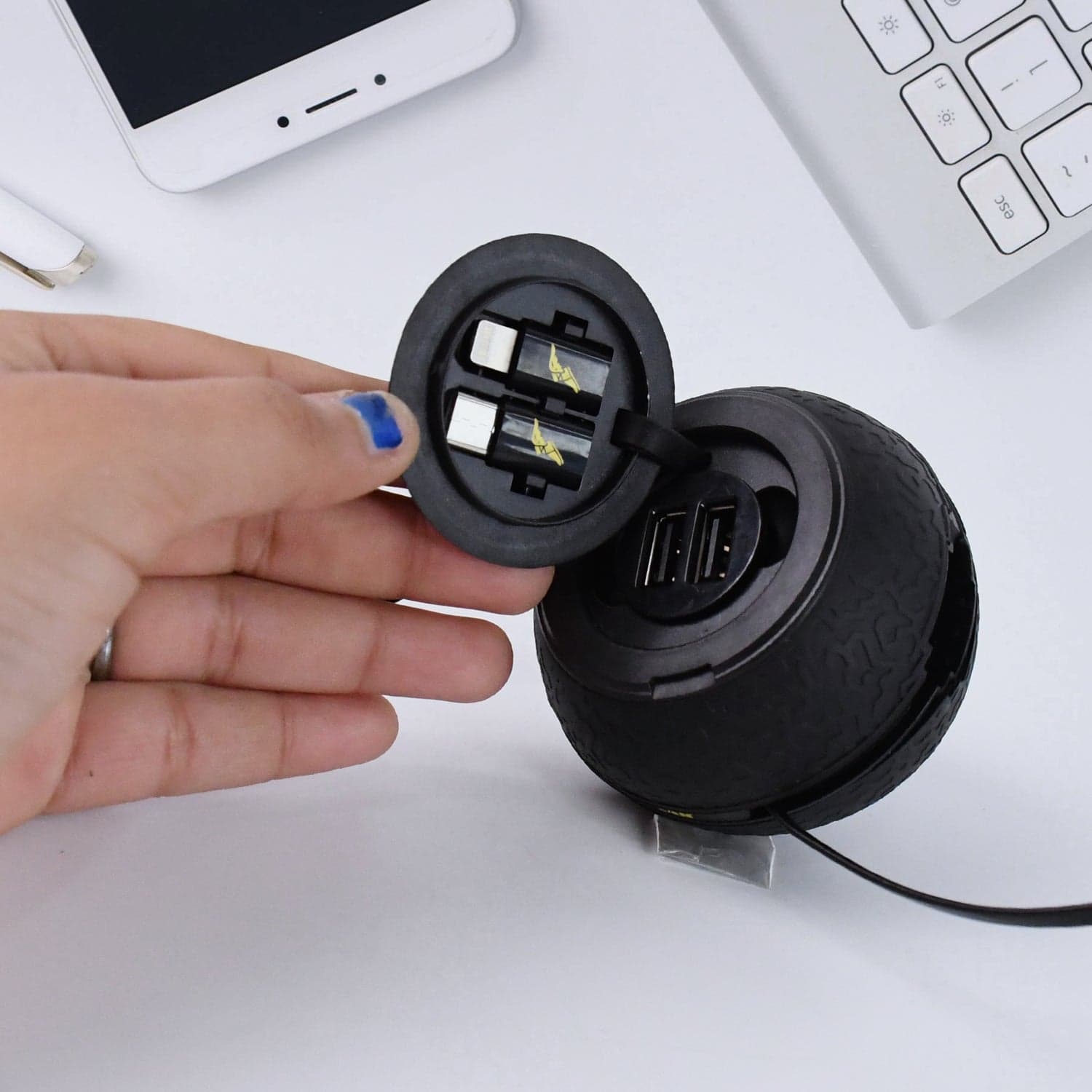 Car Charging Cable with Multiple Charging Tips thumbnail 4