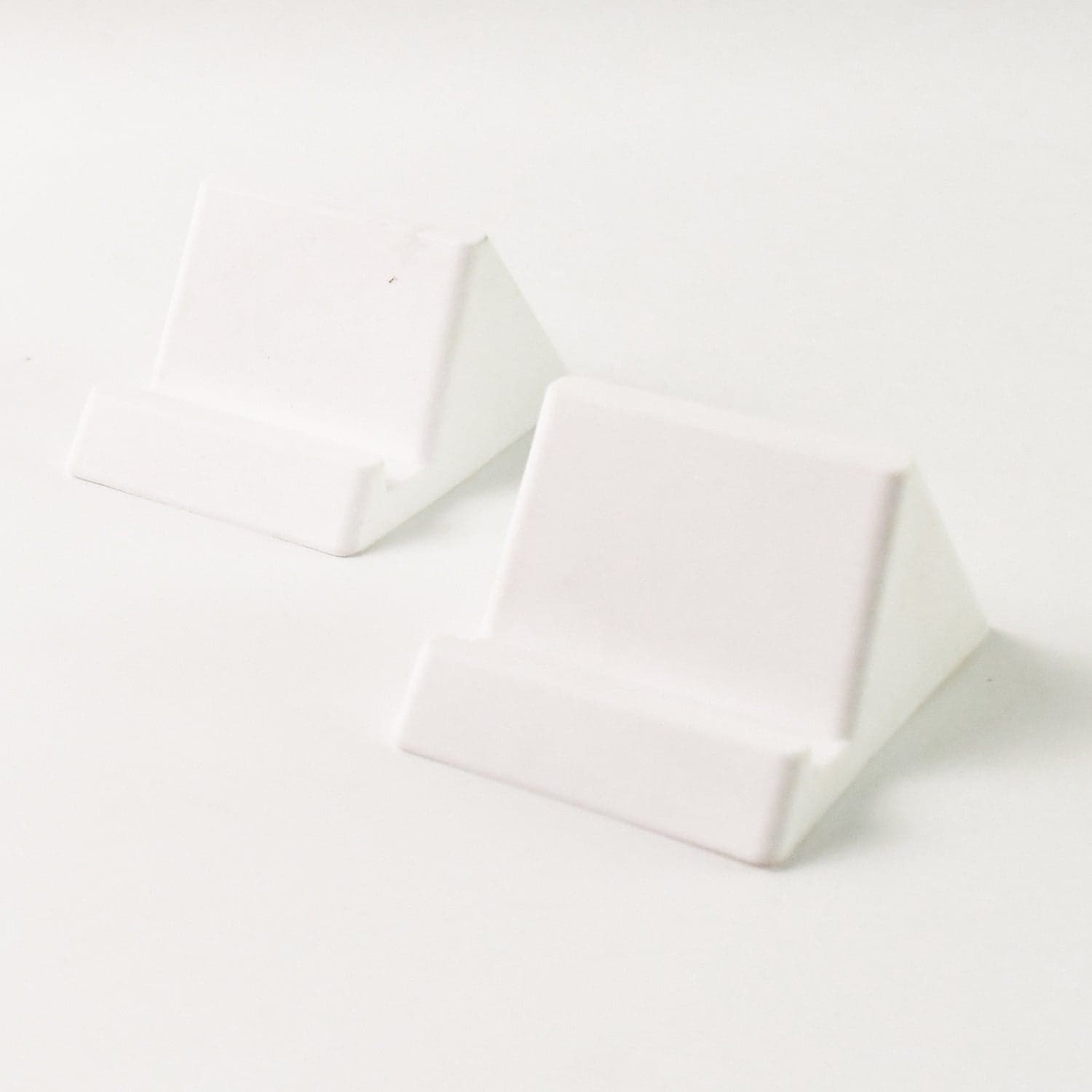 Compact Plastic Mobile Phone Holder Stand 2 Pc Mix Color thumbnail 3