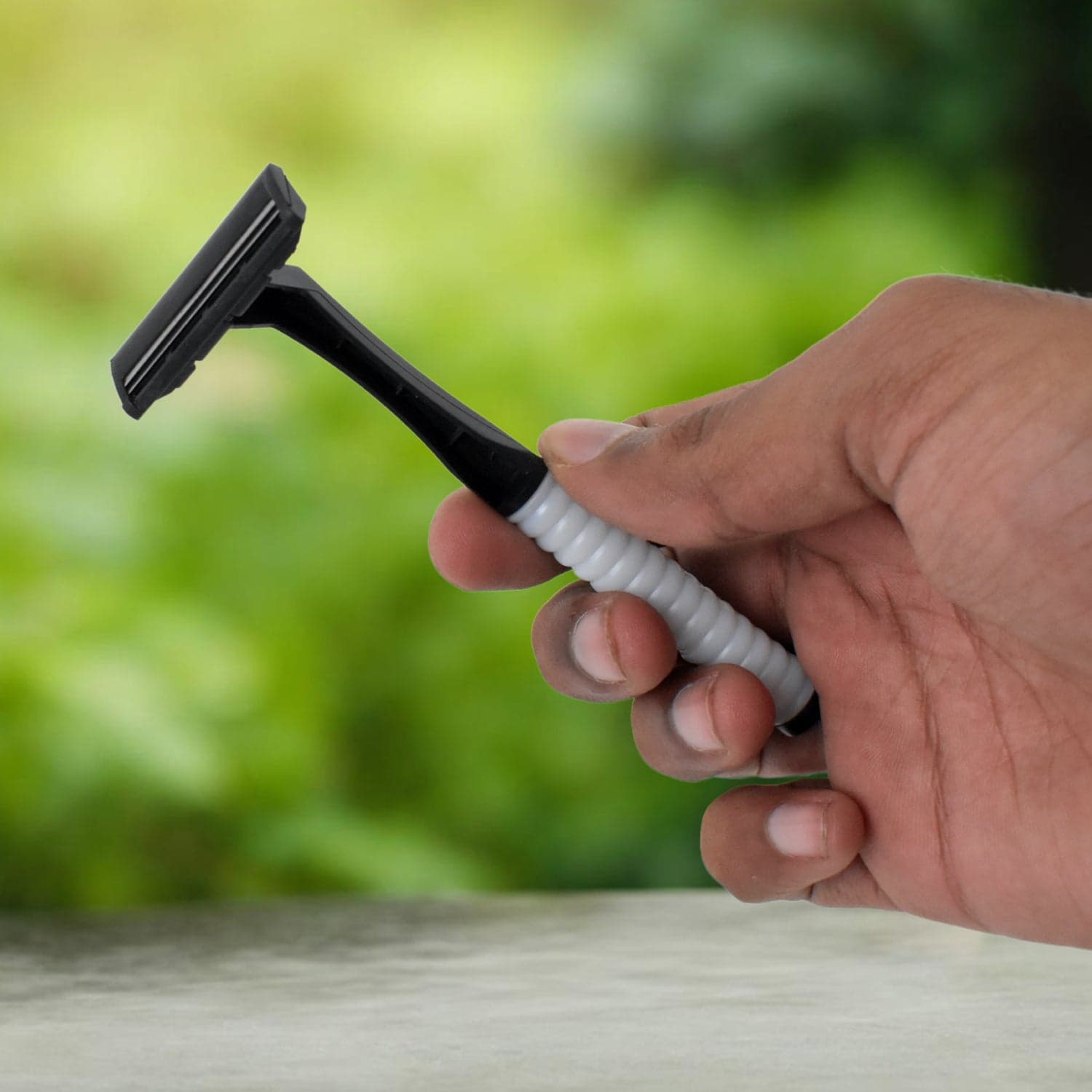 manual shaving razor with 5 blades thumbnail 4