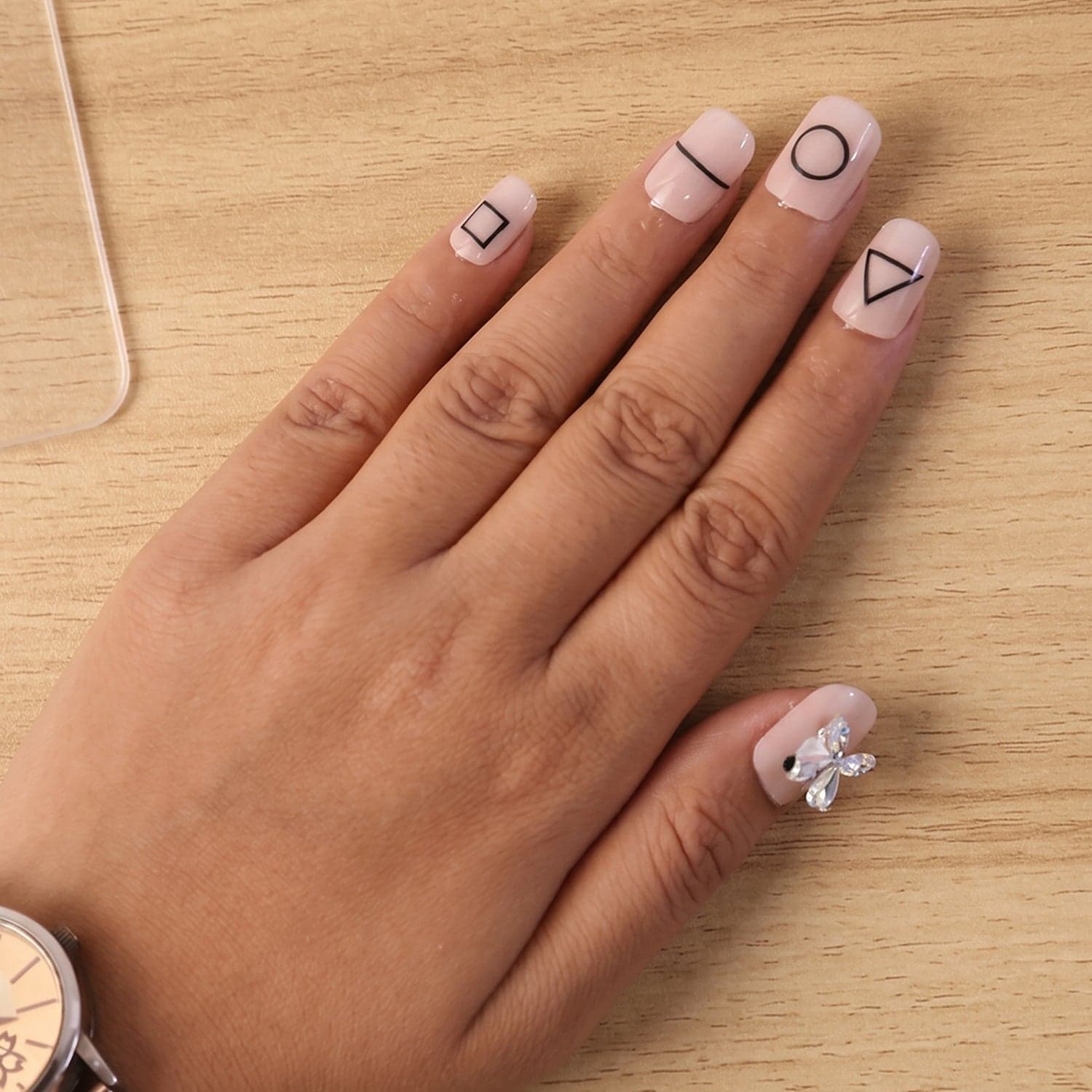 Press-On Nails the Reusable False Nail Set with Strong Glue for Equally Glam Looks thumbnail 7