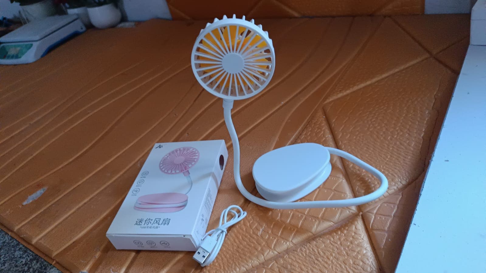 Mini USB Fan - Compact, Portable Cooling Solution (1 Pc) thumbnail 7