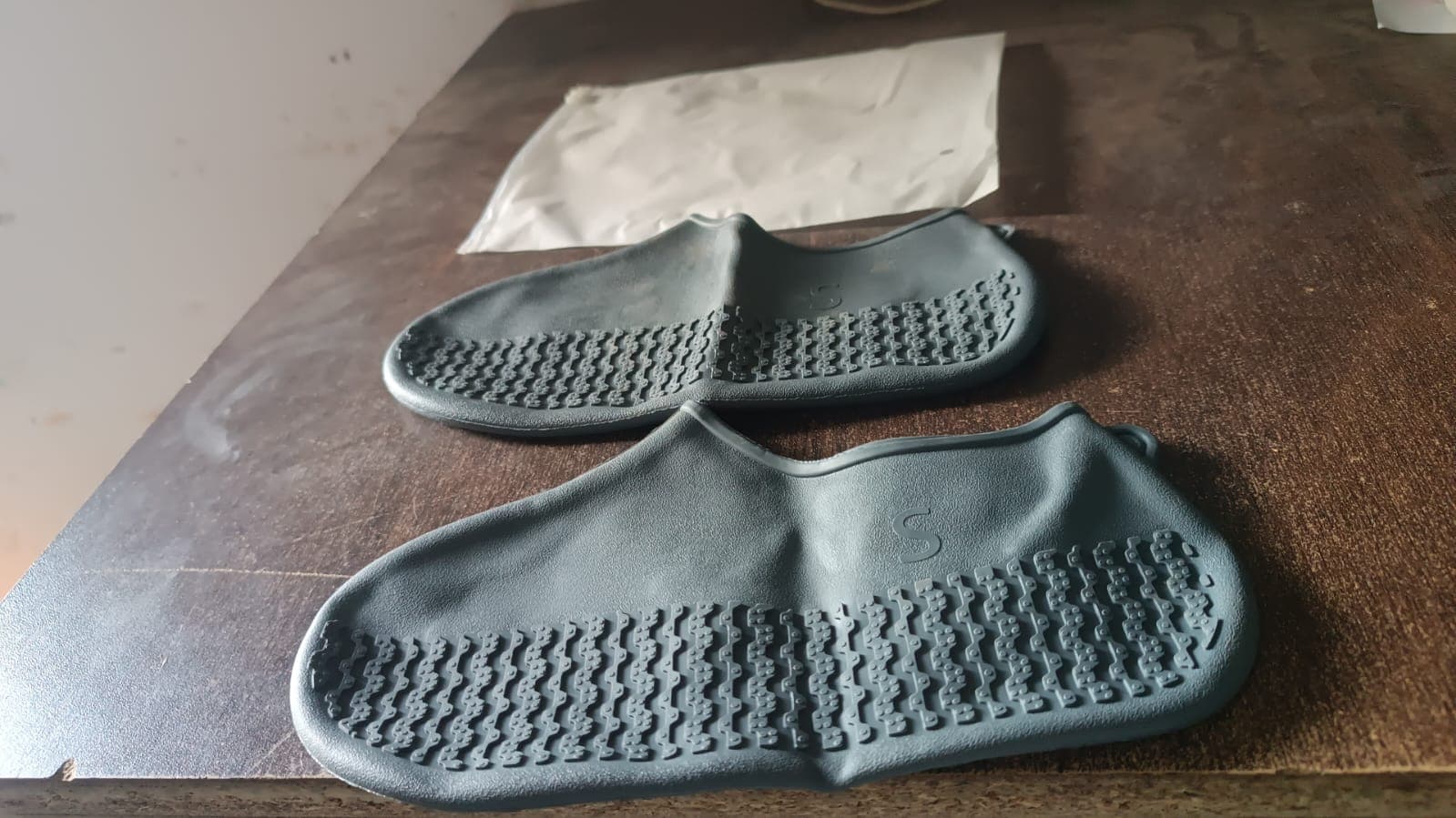 Non-Slip Silicone Reusable Waterproof Rain Shoes Covers (1 Pair / Small / Mix Color) thumbnail 7