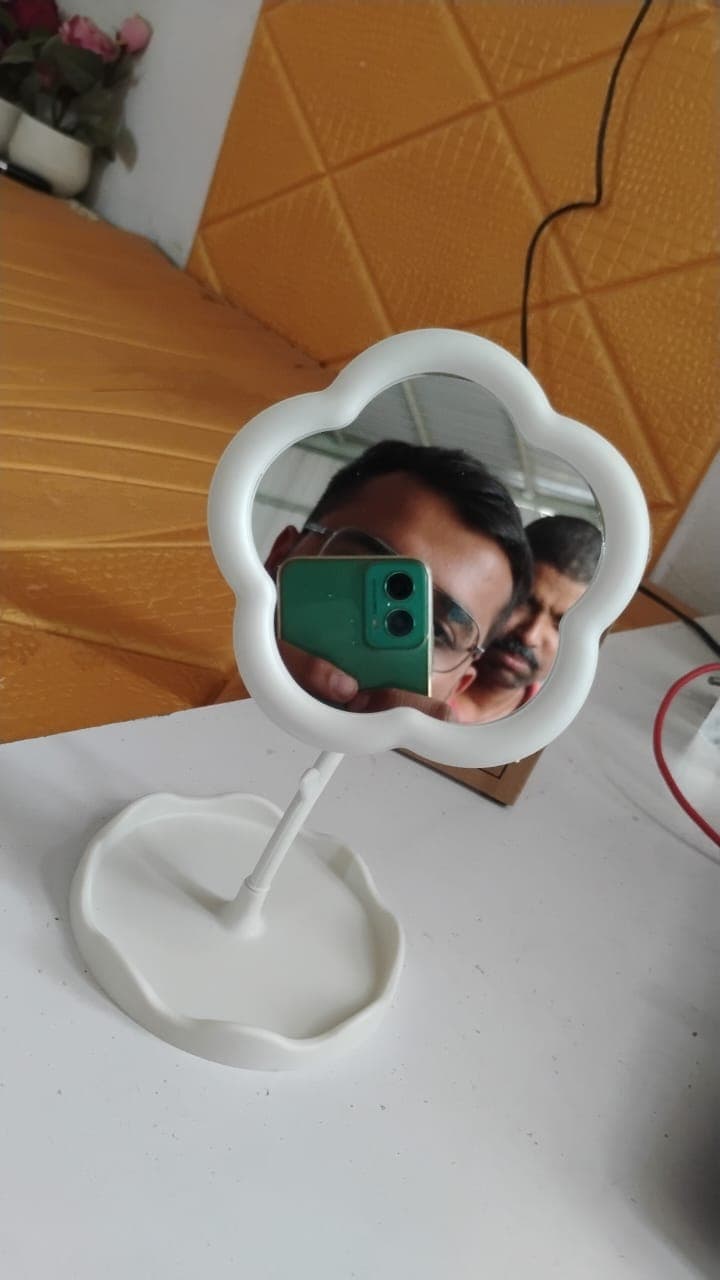 Flower-Shaped Makeup Mirror, Rotatable Makeup Mirror with Tray Table Vanity thumbnail 7