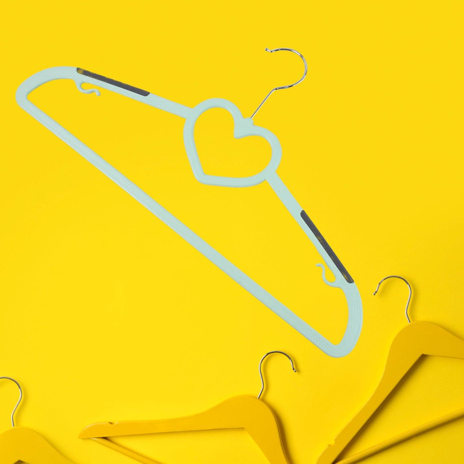 Plastic Clothes Hangers, Slim & Durable Space-Saving Hangers (3 Ps) thumbnail 3