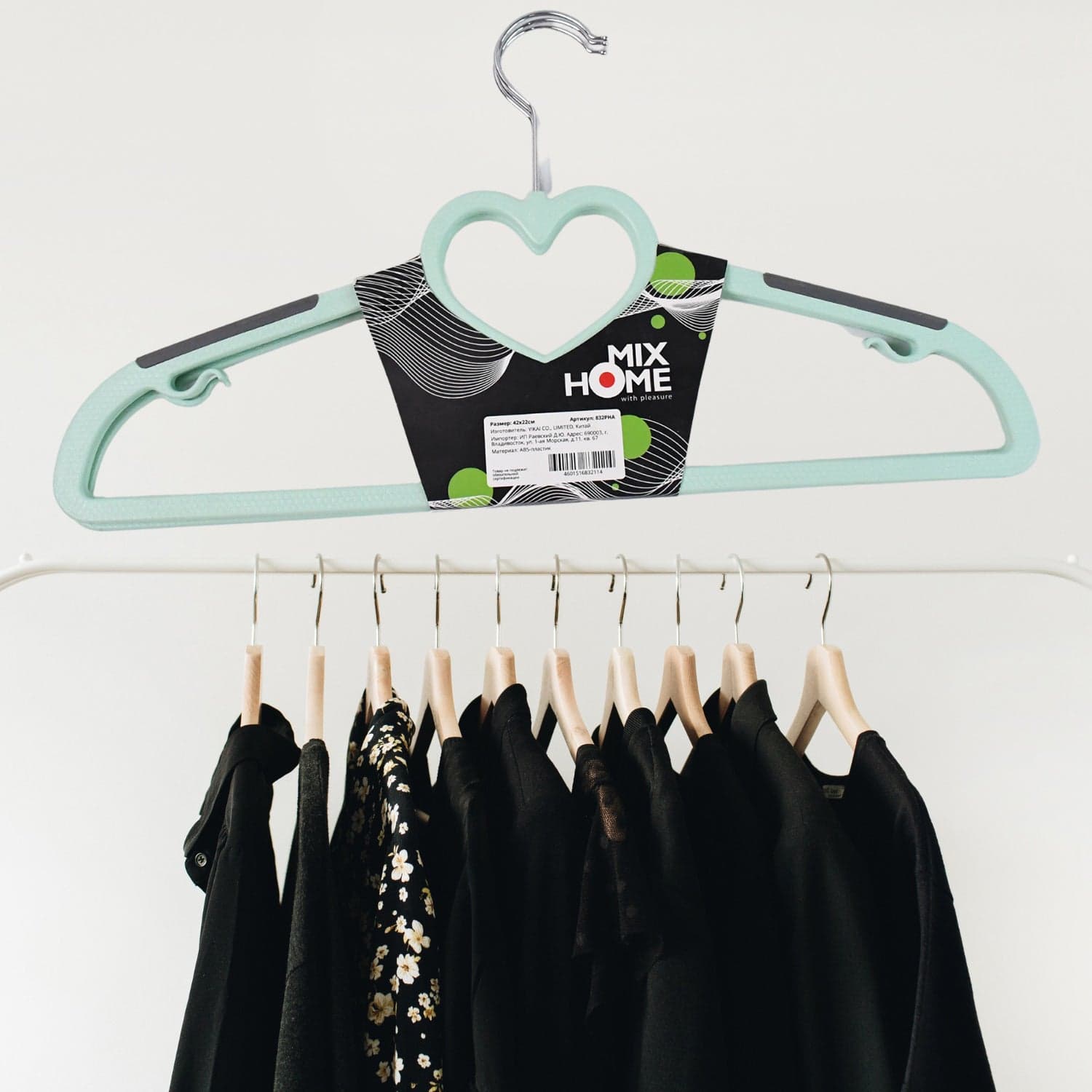 Plastic Clothes Hangers, Slim & Durable Space-Saving Hangers (3 Ps) thumbnail 4