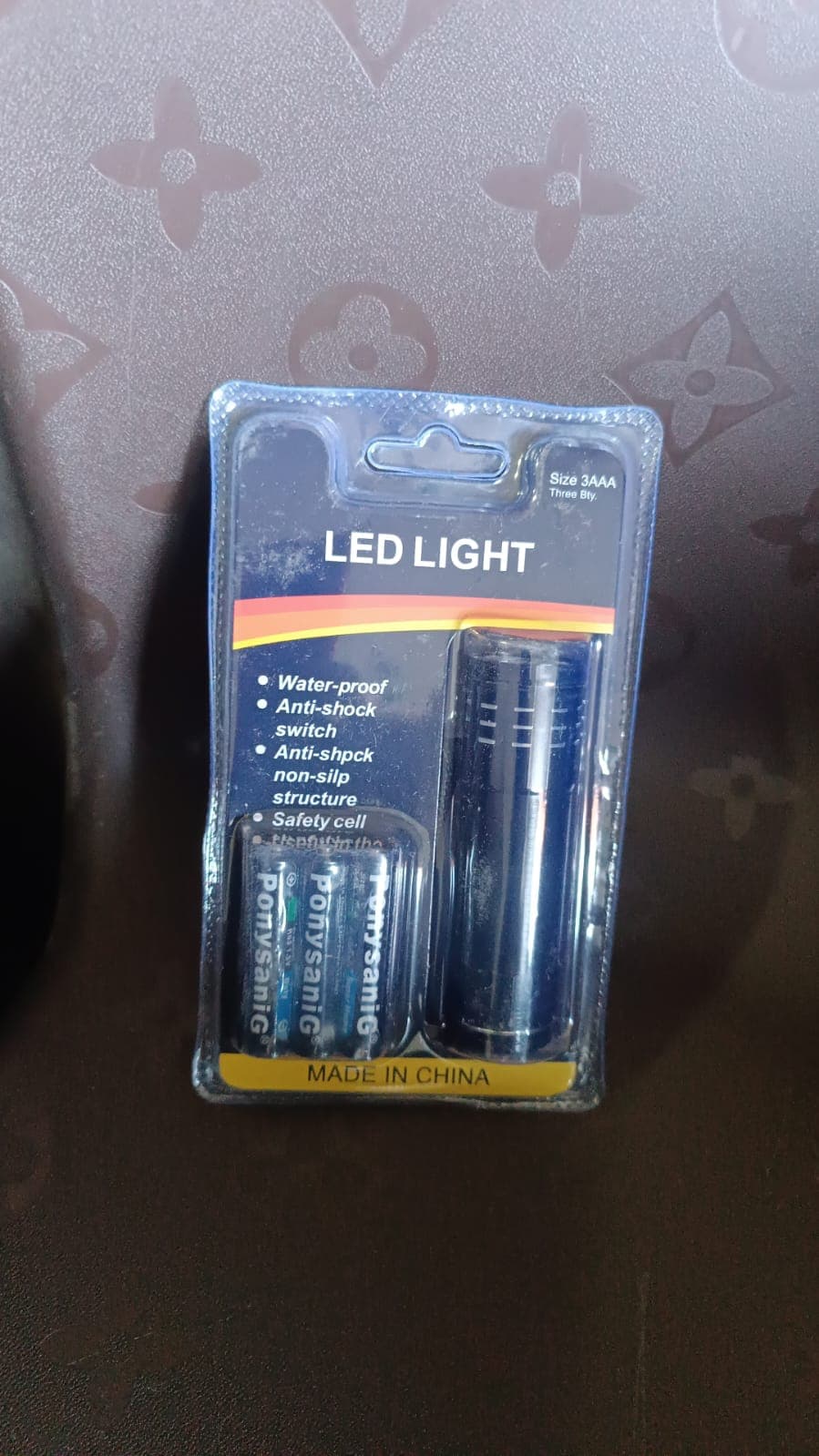 Portable Mini Torch - Super-Bright LED Flashlight with 3AAA Batteries Included thumbnail 7