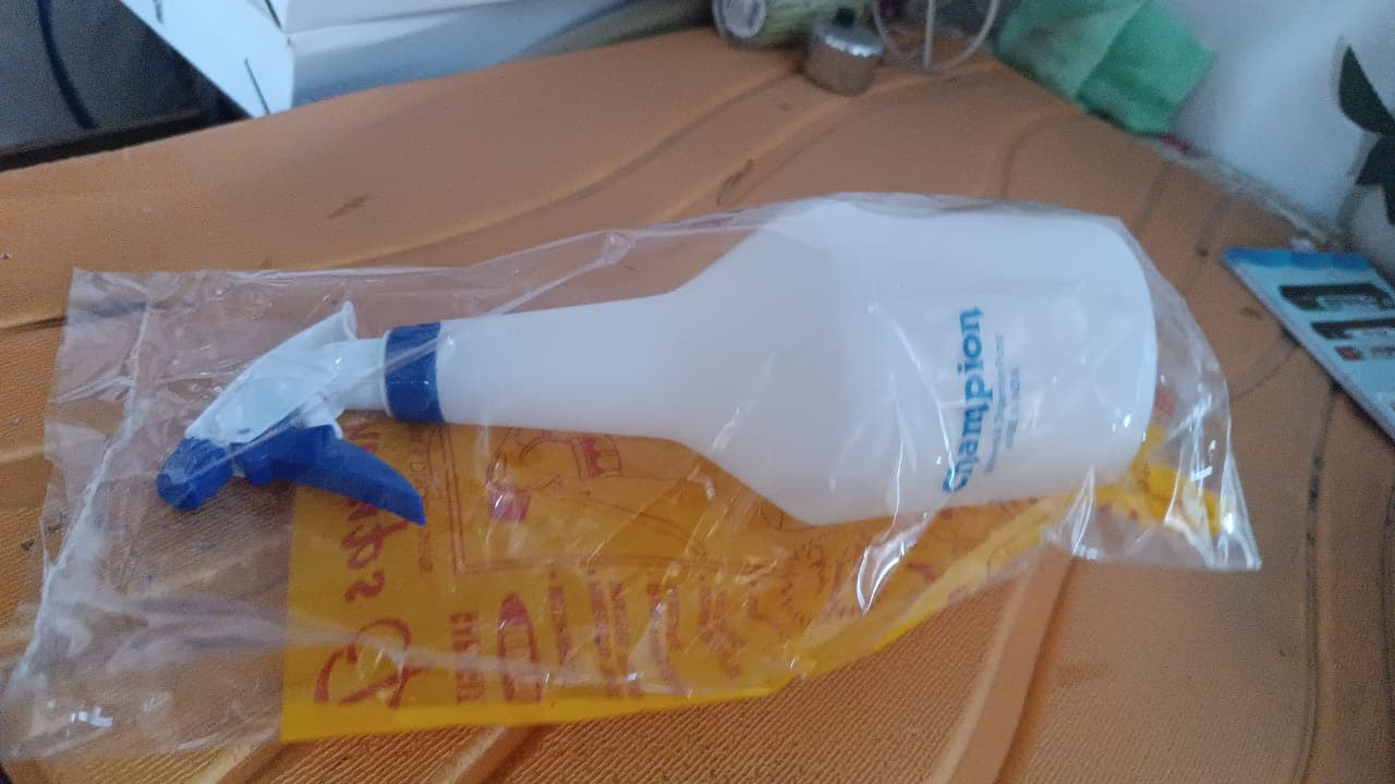 Multipurpose Plastic Trigger Spray Bottle 1 L thumbnail 6