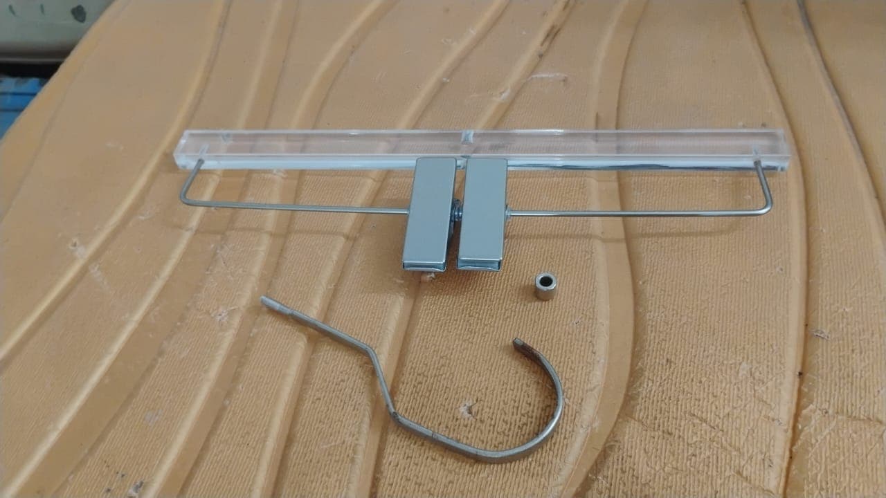 Acrylic Hanger With Clips thumbnail 6