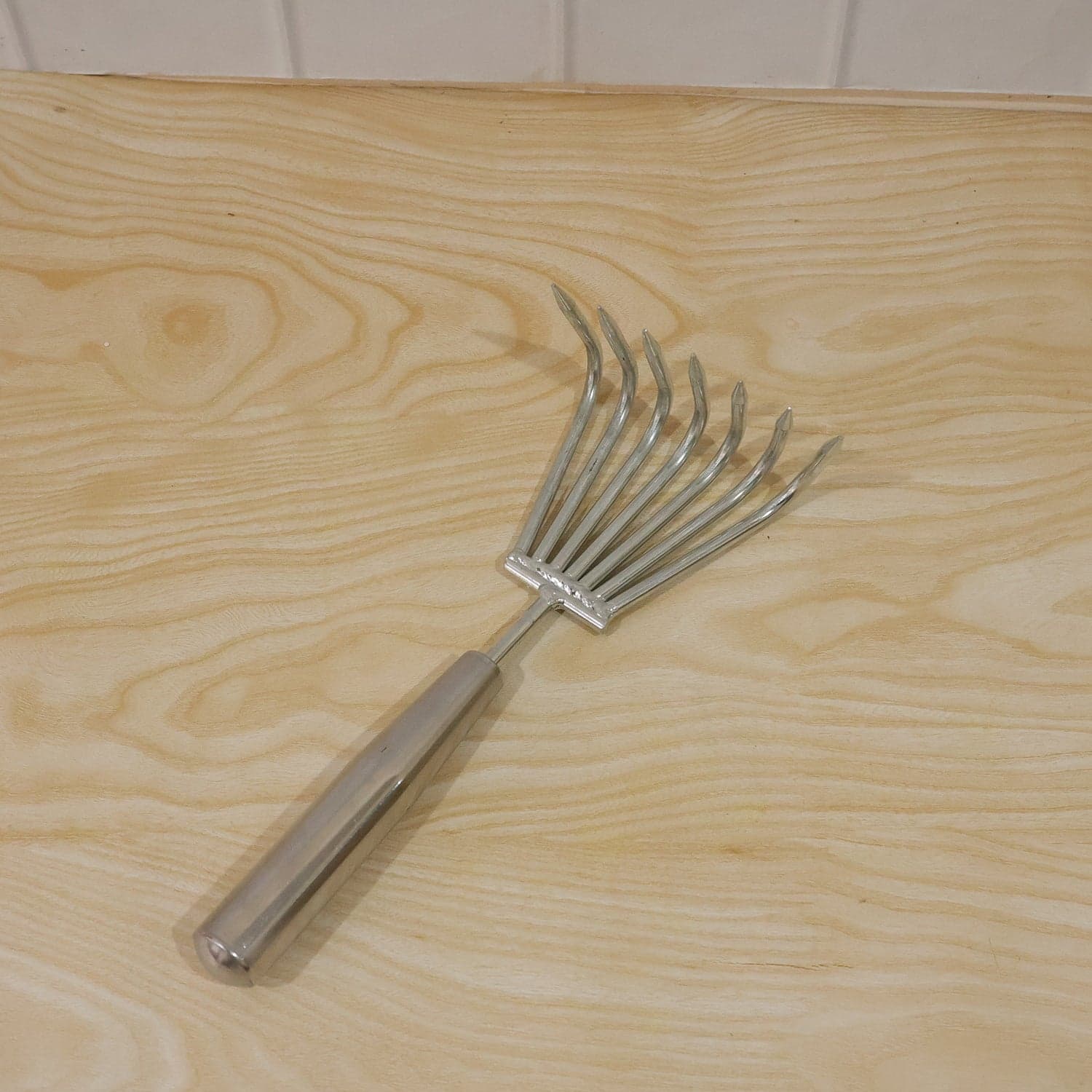 Stainless Steel Garden Rake the Durable & Rust-Resistant Tool for Easy Gardening thumbnail 9